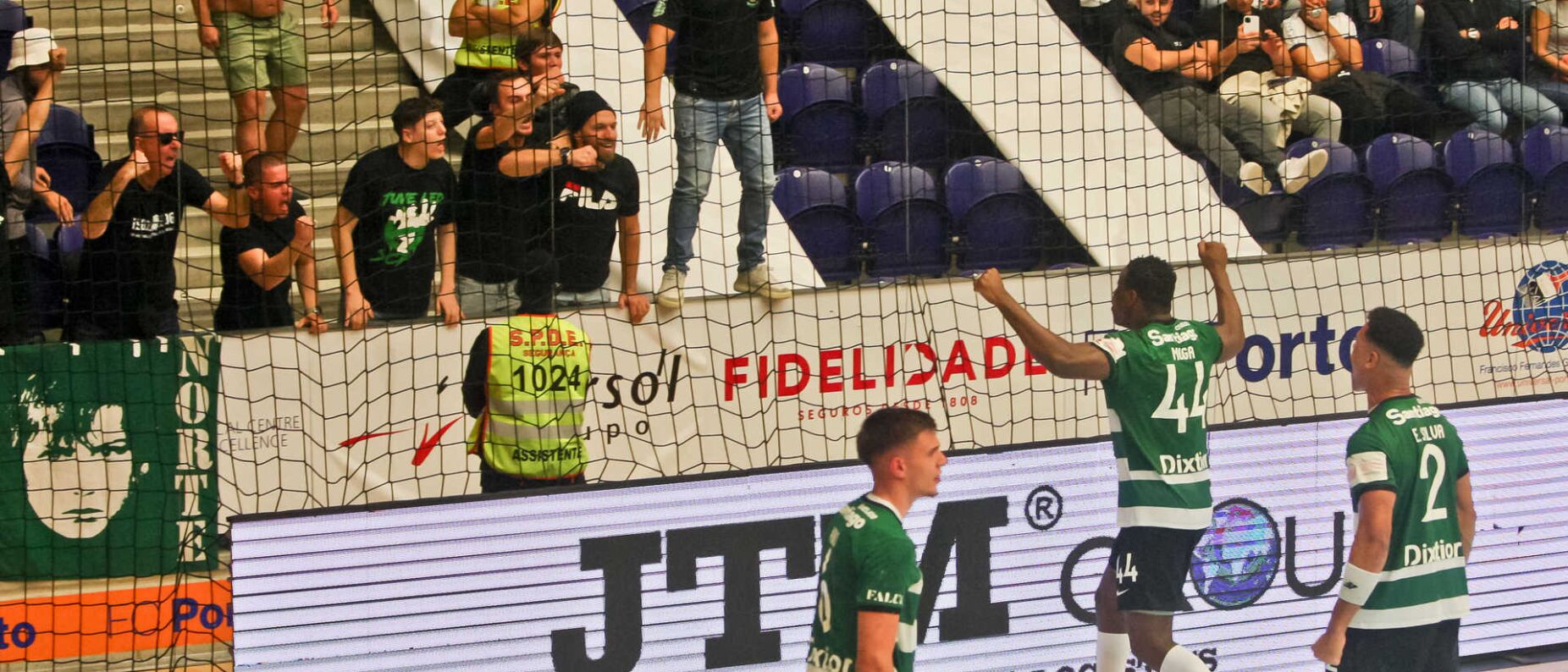 Sporting vence Benfica na Luz e lidera o campeonato de futsal