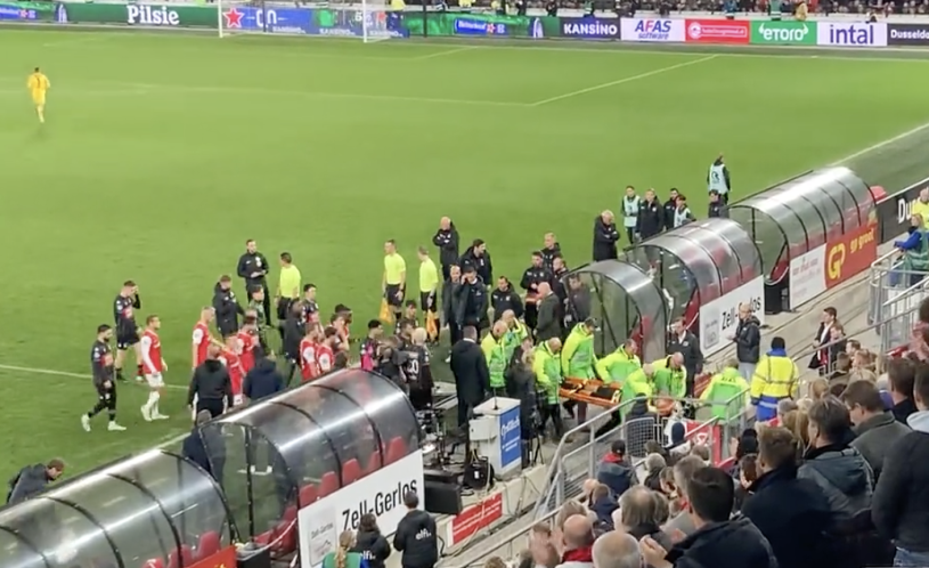 Vídeo. Antigo jogador do Sporting cai inanimado em jogo nos Países