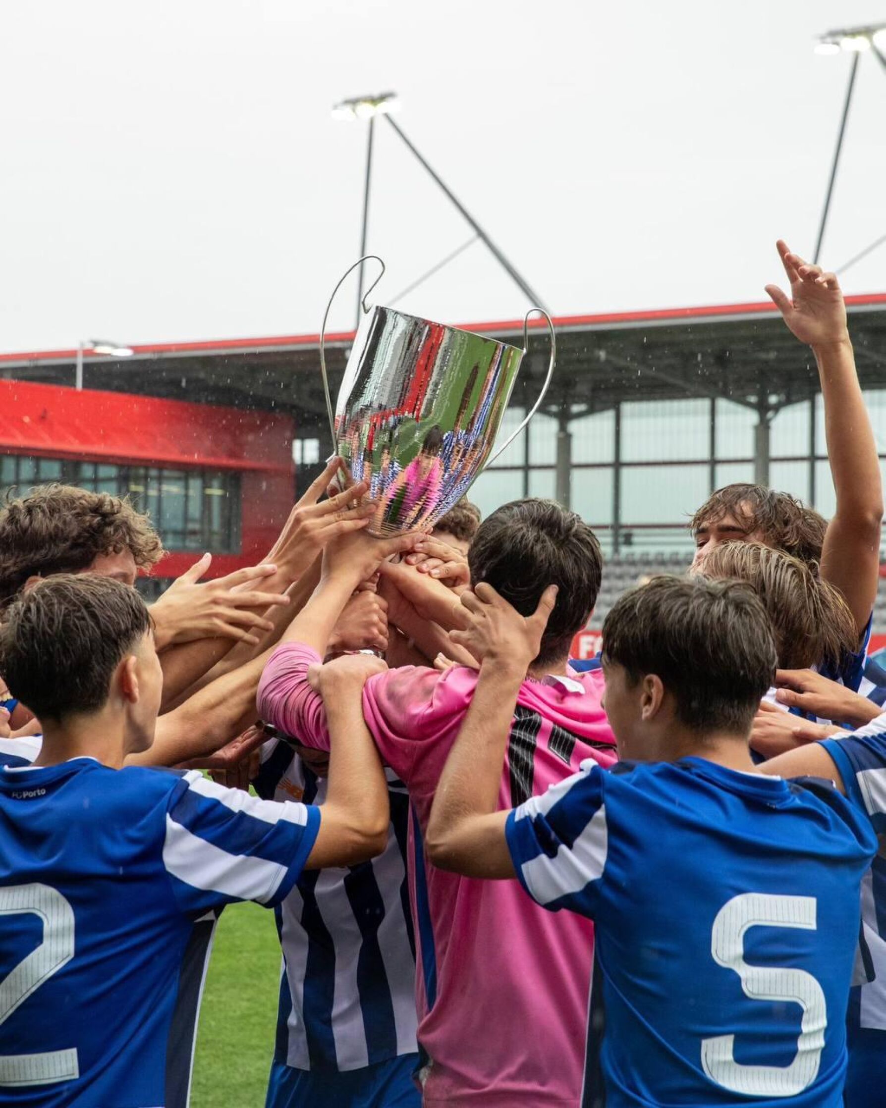 Equipa de sub-15 do FC Porto conquista Elite Cup