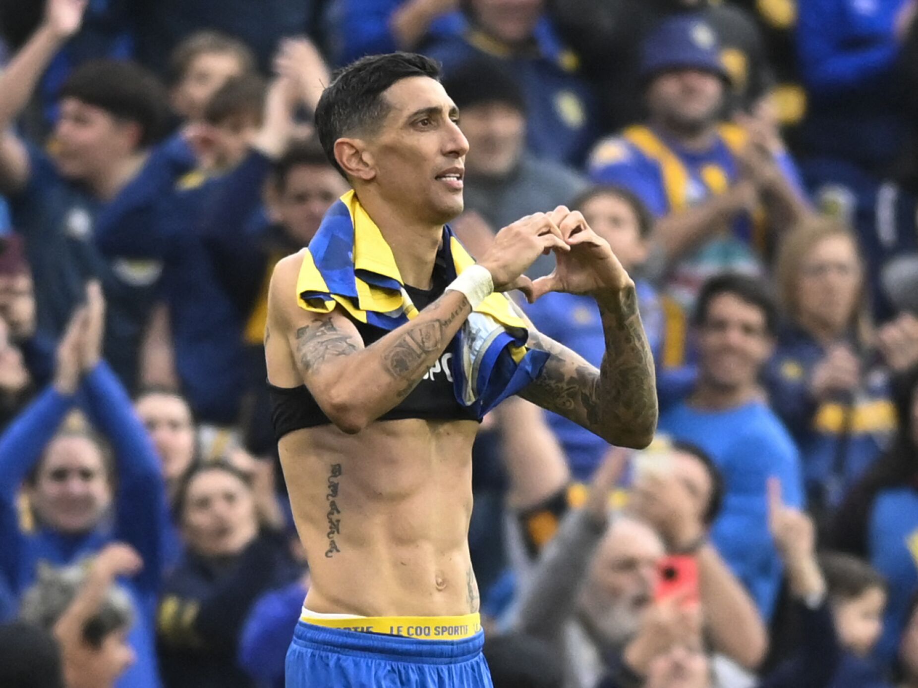 Di María voltou a jogar pelo Rosario Central com lágrimas e muita emoção