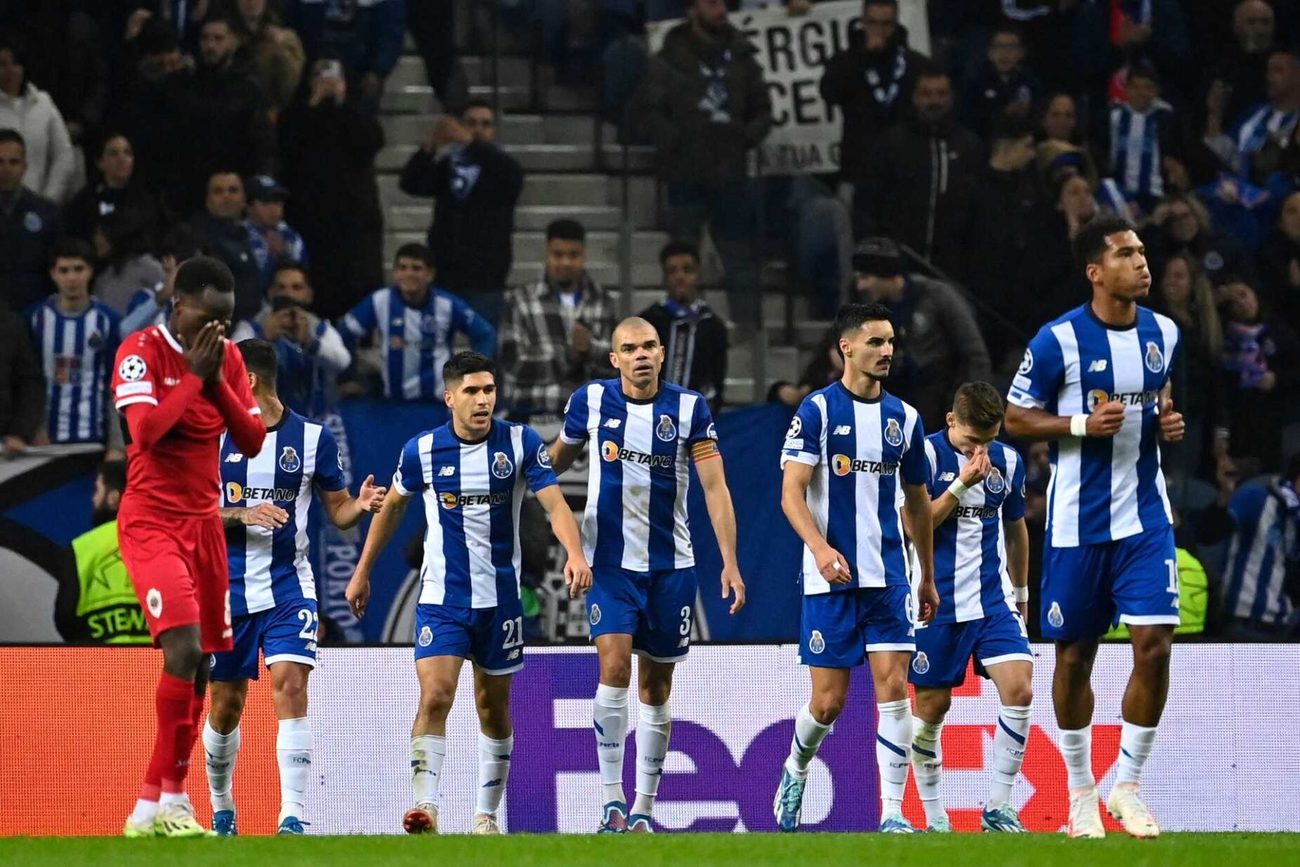 FC Porto-Antuérpia lá fora: Pepe decisivo, essencial alcançado