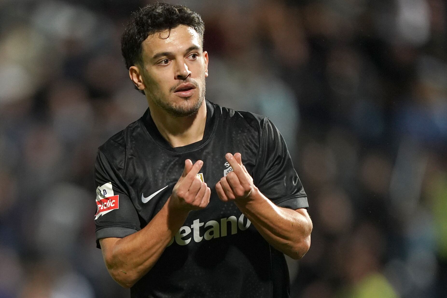 Sporting um a um em Famalicão | Pote brilhou com Trincão e Suárez