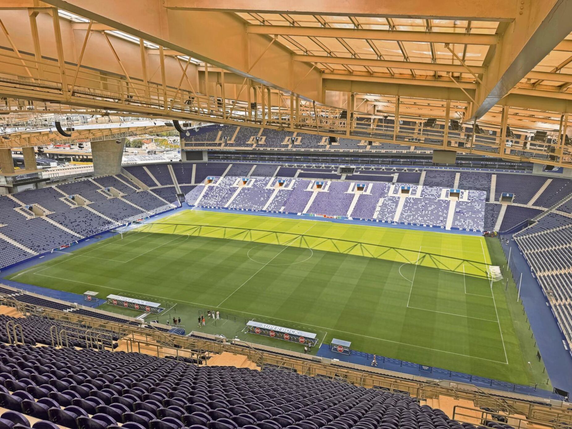 Dragão prepara-se para mais 25 anos: modernização deixa estádio de cara lavada