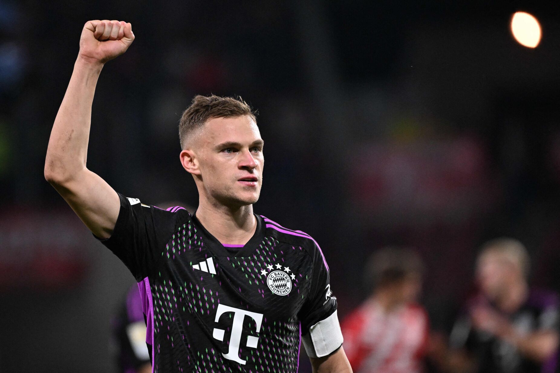 Peça-chave do Bayern Munique aquece luta de titãs no futebol inglês