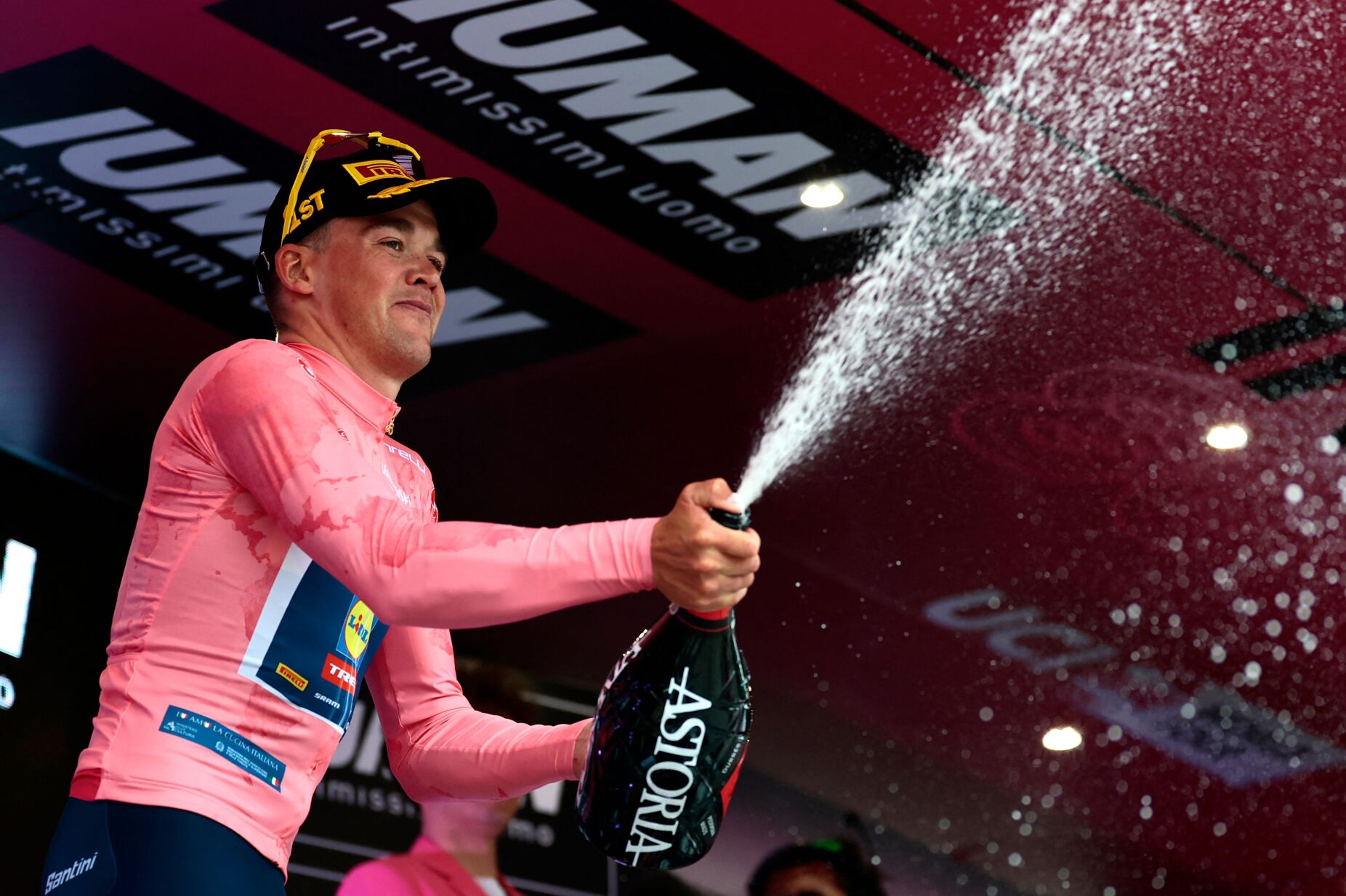 Mads Pedersen é o primeiro dinamarquês a vestir a rosa no Giro