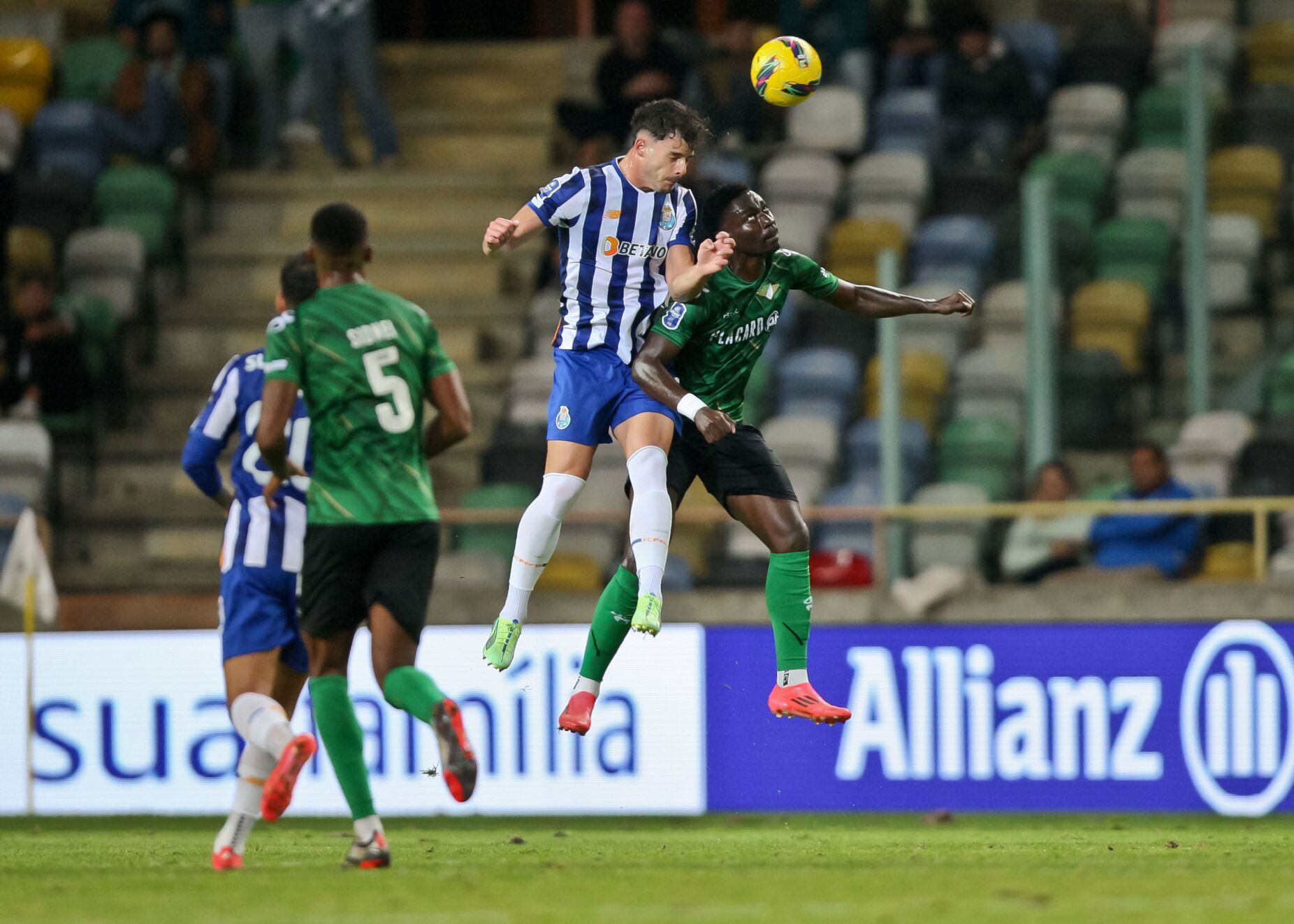 Hellas Verona tenta contratação de Zé Pedro, central do FC Porto
