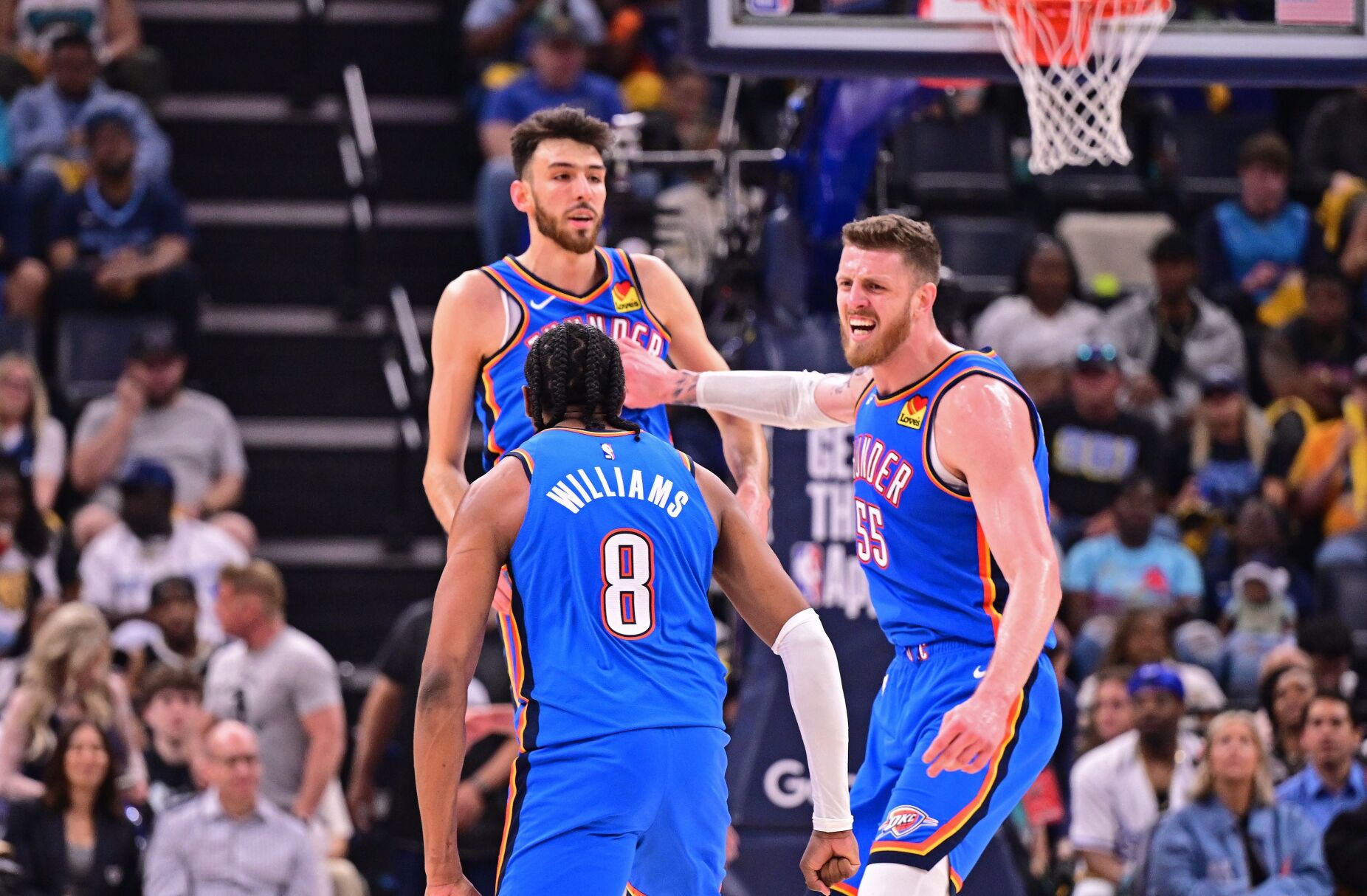 Oklahoma City Thunder batem Grizzlies e avançam nos play-offs da NBA