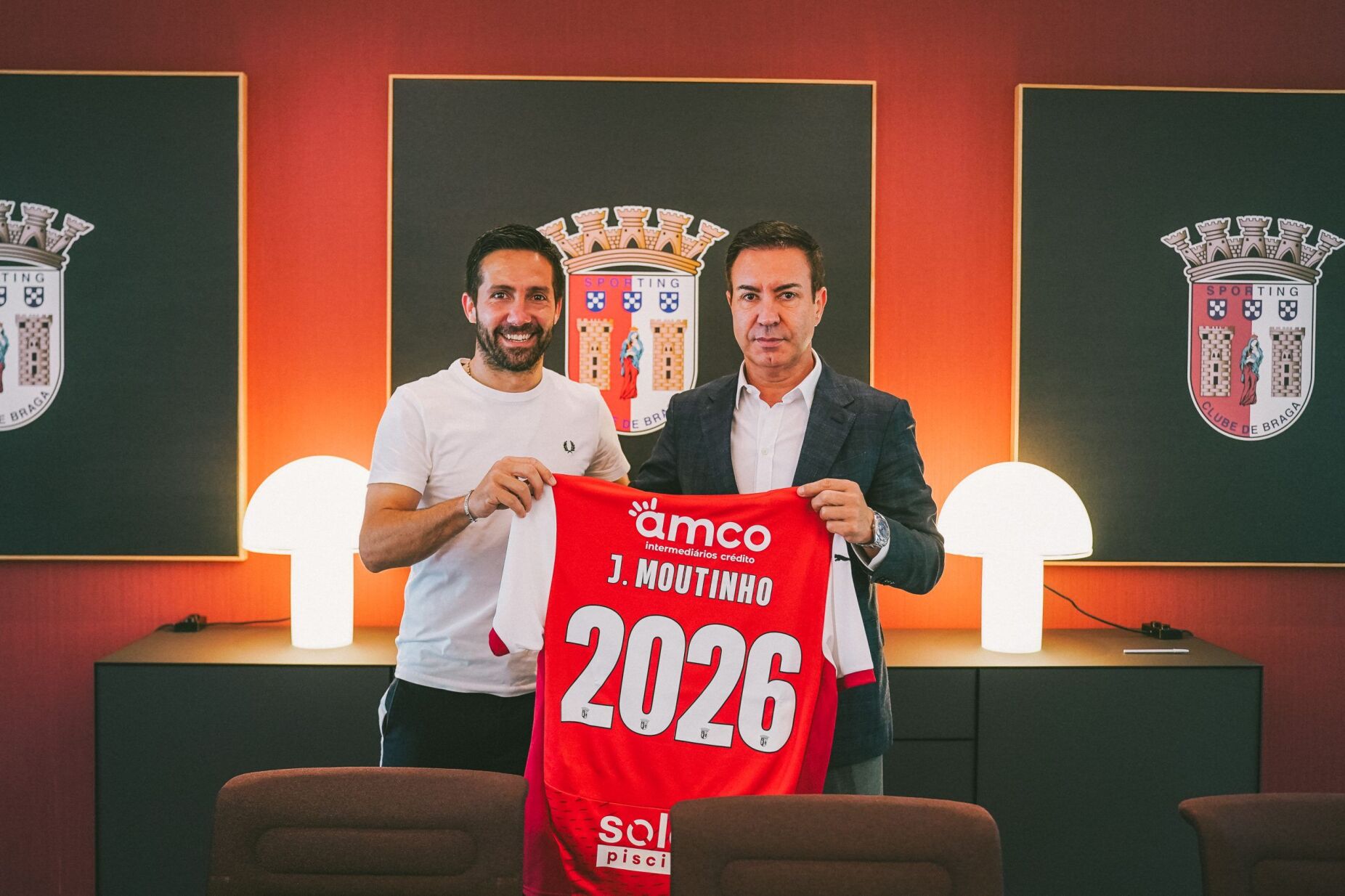João Moutinho renova contrato com o Braga por mais uma época