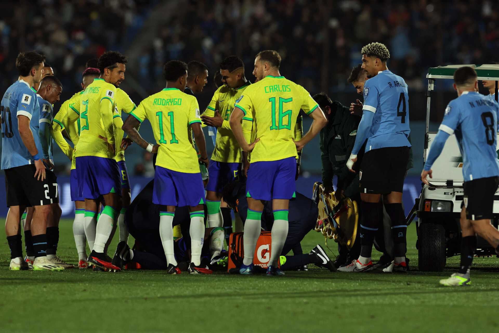 Com direito a olé, Brasil perde para o Uruguai em jogo marcado por lesão  de Neymar - Cruz das Almas - FORTE NA NOTÍCIA