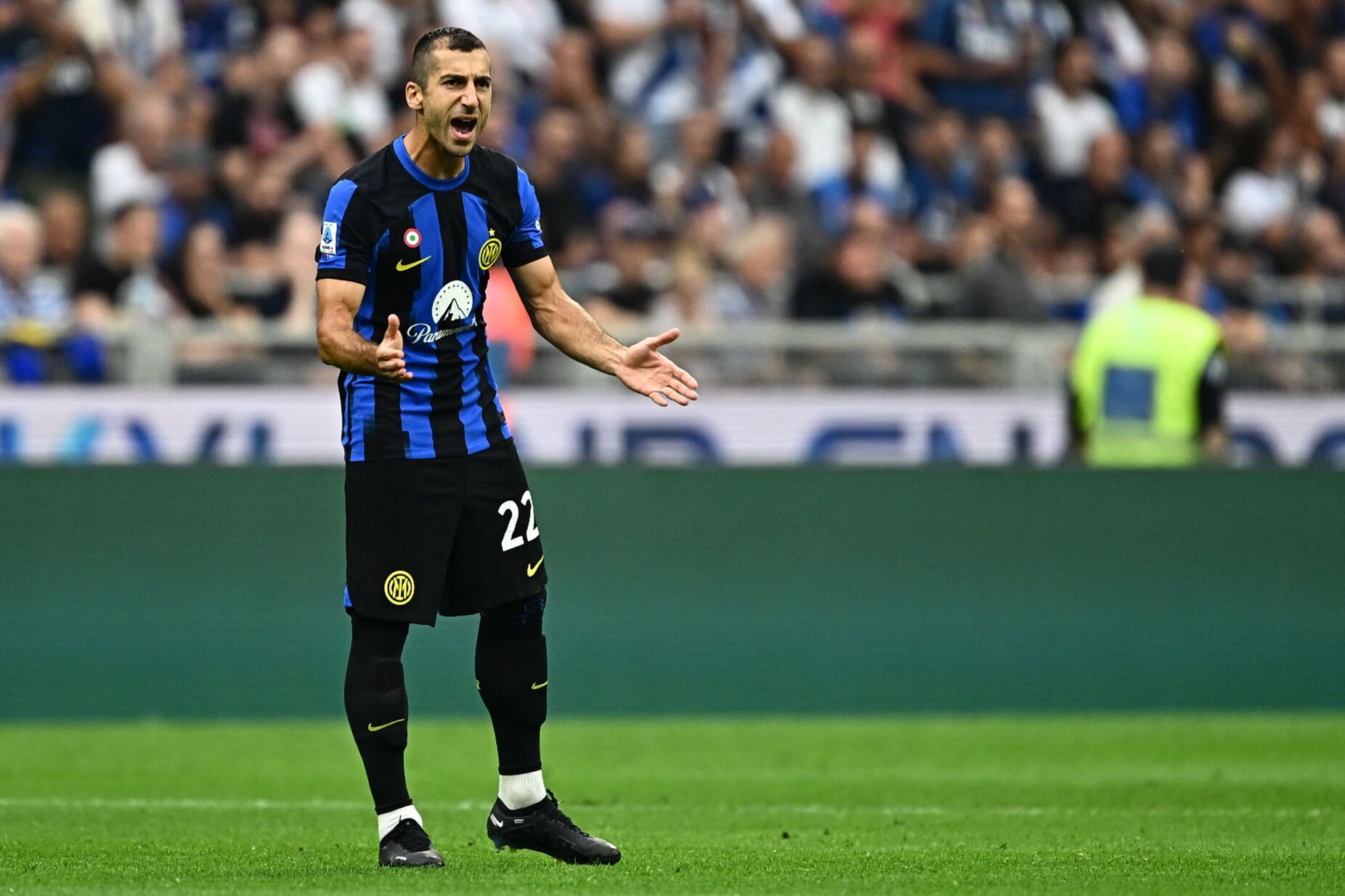 Inter de Milão anuncia a contratação do atacante Mkhitaryan