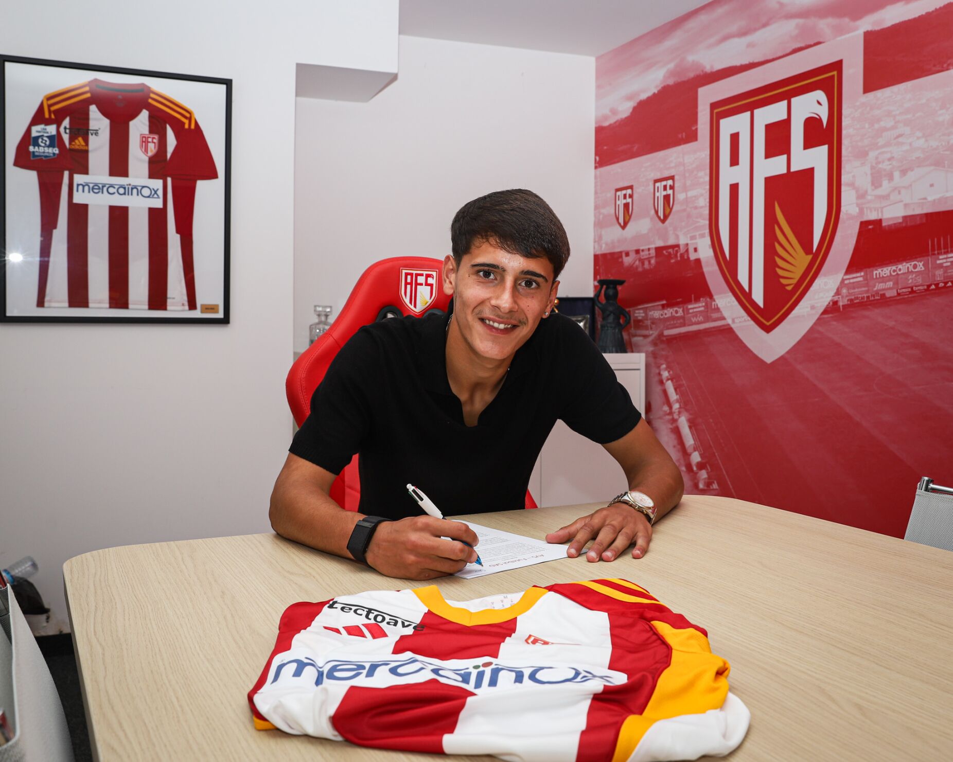 Aves SAD: Pedro Pimentel assina contrato profissional e é emprestado ao Mirandela