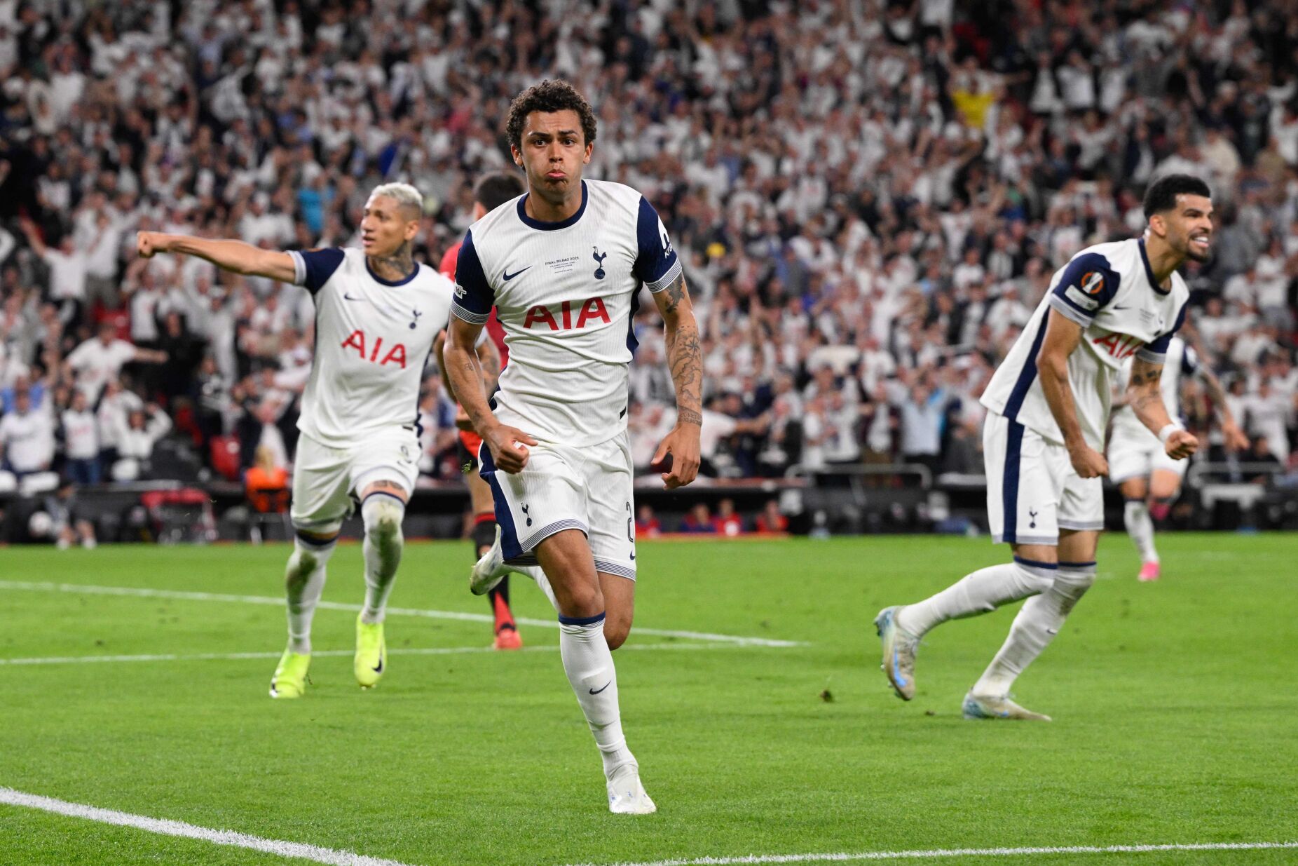 Tottenham vence Manchester United e conquista a Liga Europa