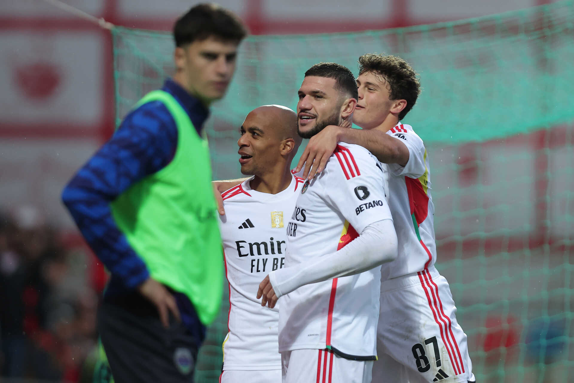 Champions: Benfica e PSG empatam em jogo com 'clima de clássico