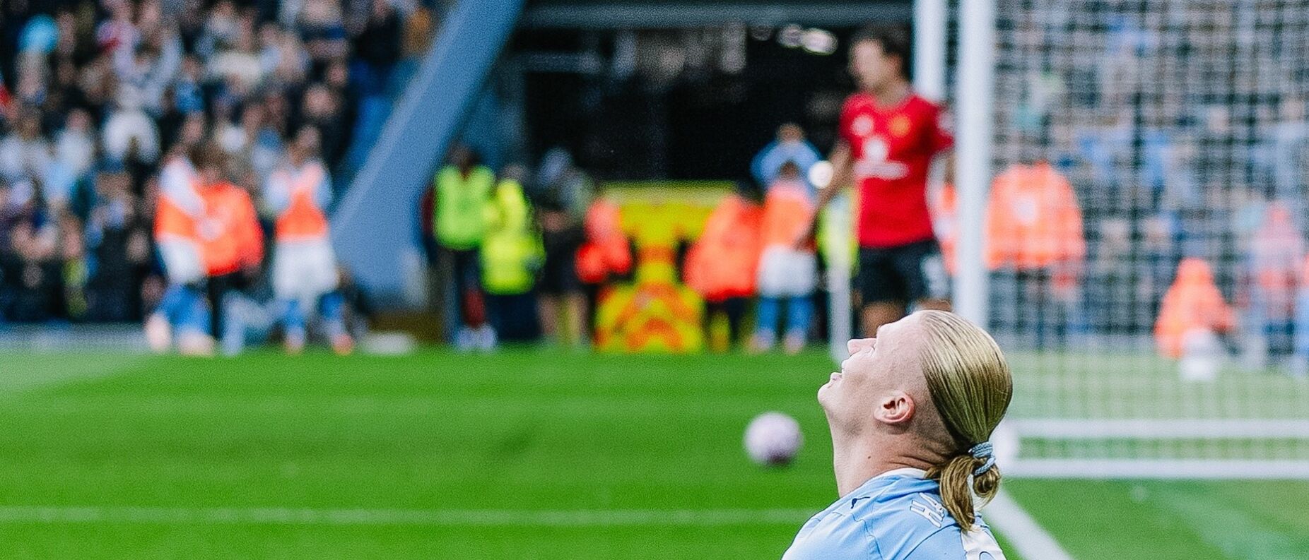 Bernardo assiste e Haaland bisa em goleada do City sobre United de Amorim