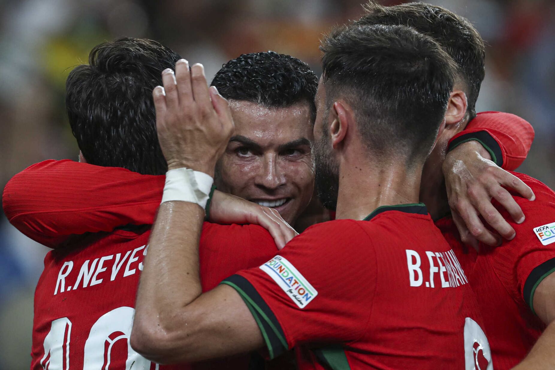 Ronaldo marca, Portugal dá a volta à Escócia e isola-se na Liga das Nações