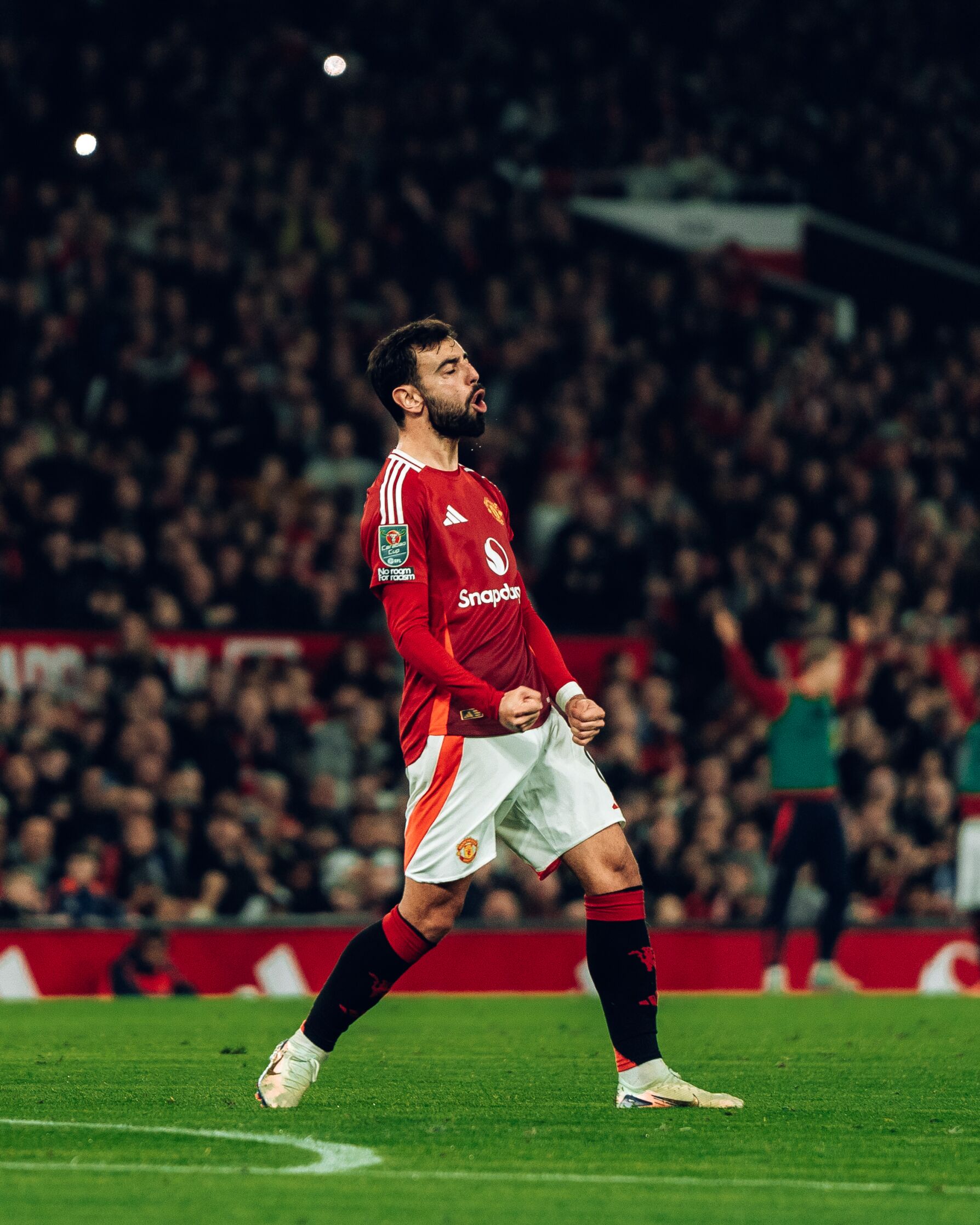 Dalot assiste, Bruno Fernandes marca e Manchester United "de" Van  Nistelrooy já goleia. Ora veja