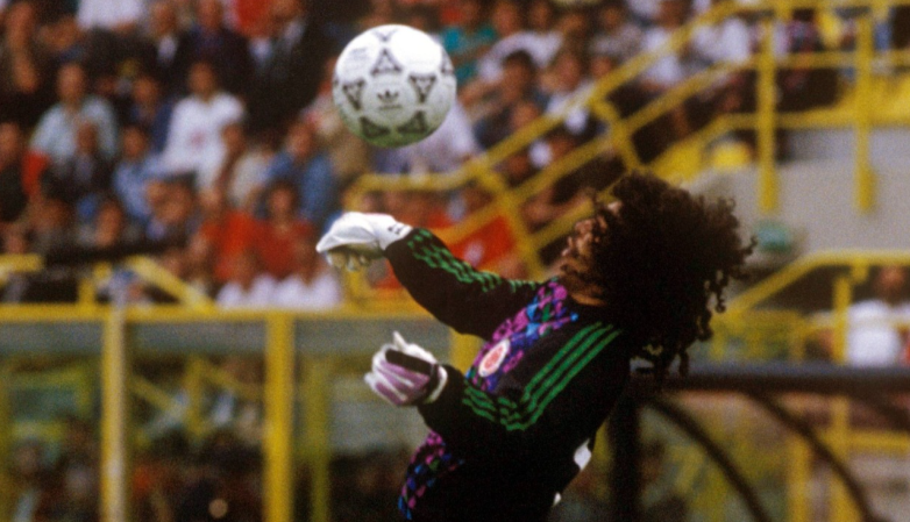 René Higuita recorda golpe de escorpião ao fim de 30 anos: "Obra de arte"