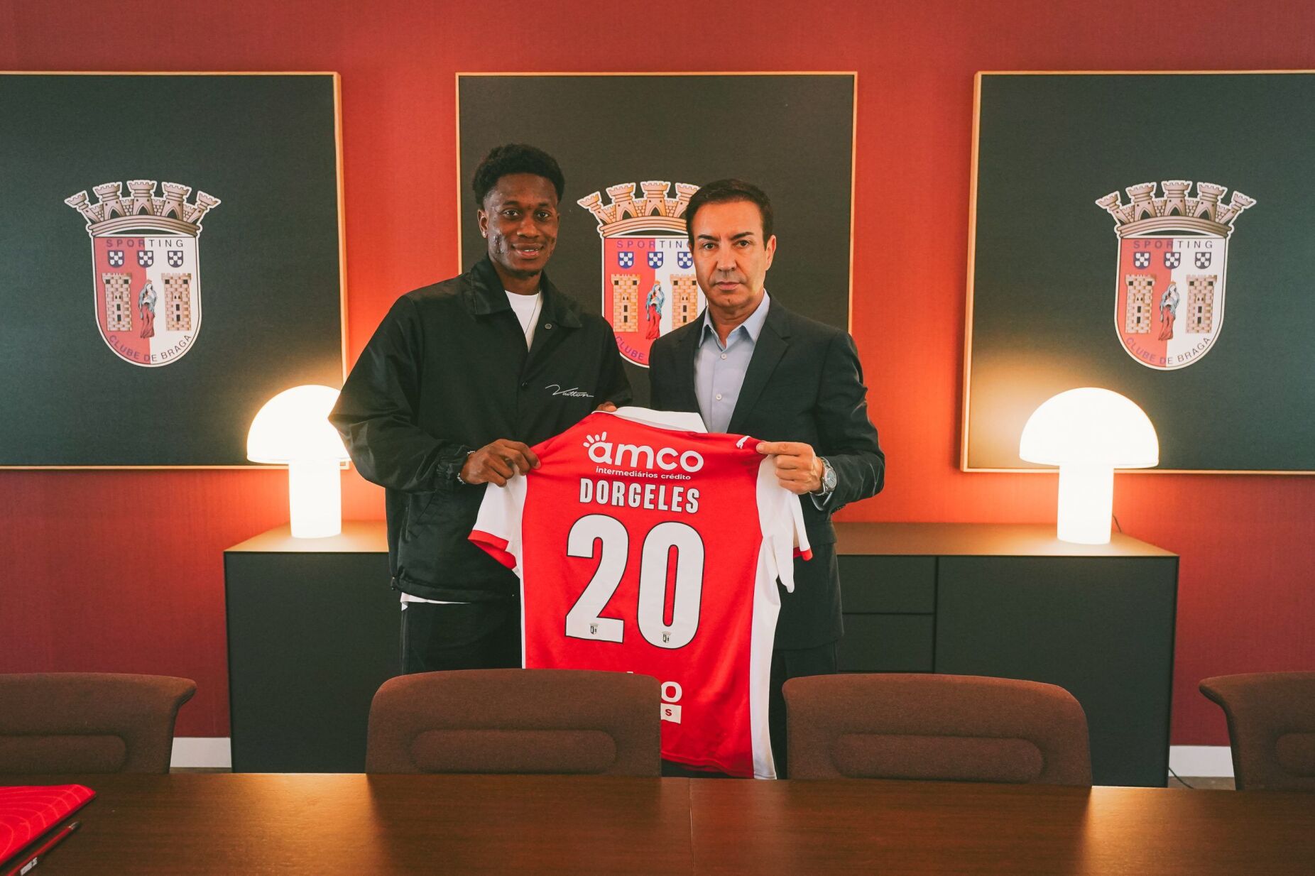 Braga oficializa a contratação mais cara da sua história. Confira os valores