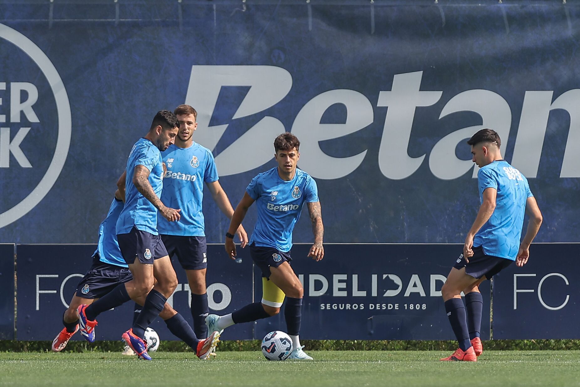 Auditoria do FC Porto revela direitos de exclusividade a leque restrito de empresários