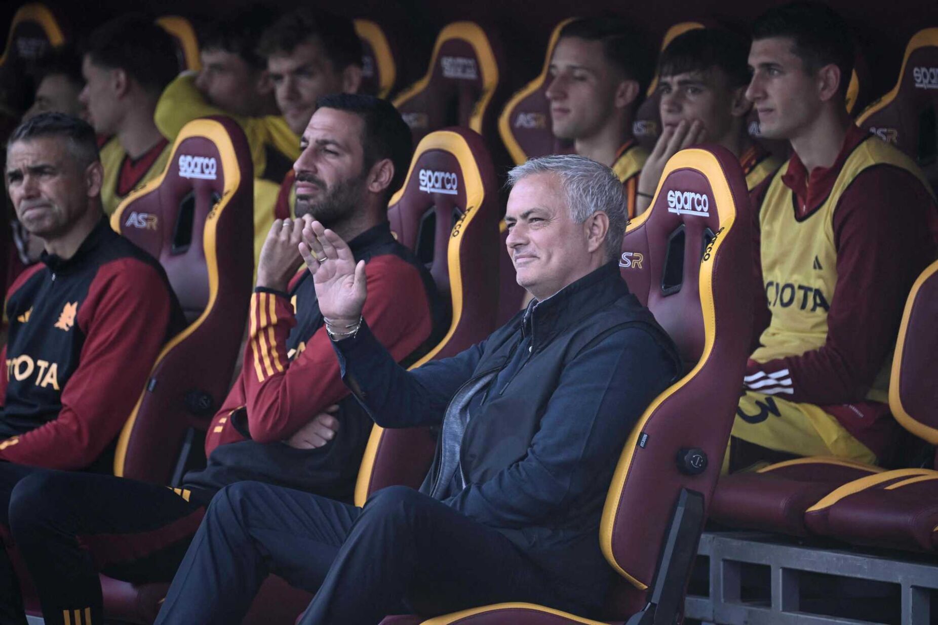 Mourinho e a expulsão: do "espetáculo" no banco a um jogo da época passada
