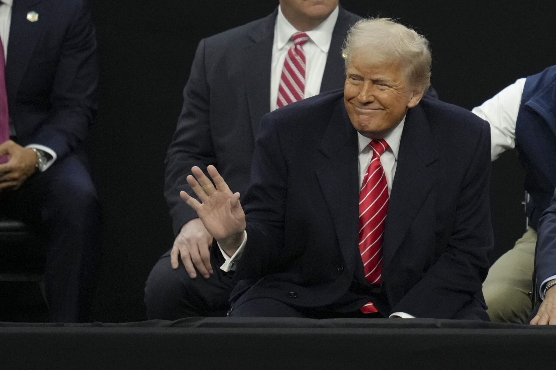 Trump suspende tarifas por 90 dias. Exceto para um país