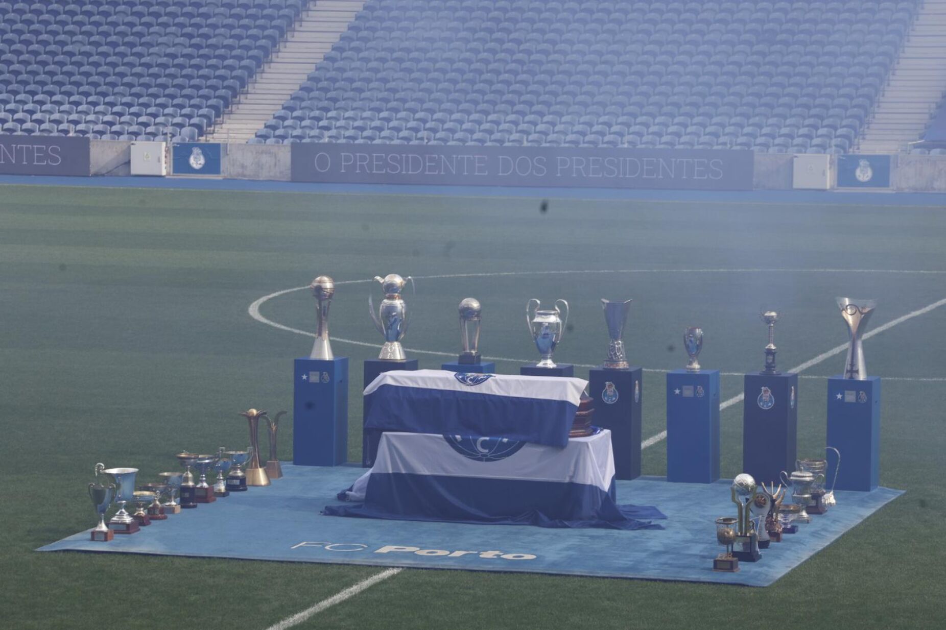 FC Porto critica atitude de Benfica e Sporting depois da morte de Pinto da Costa