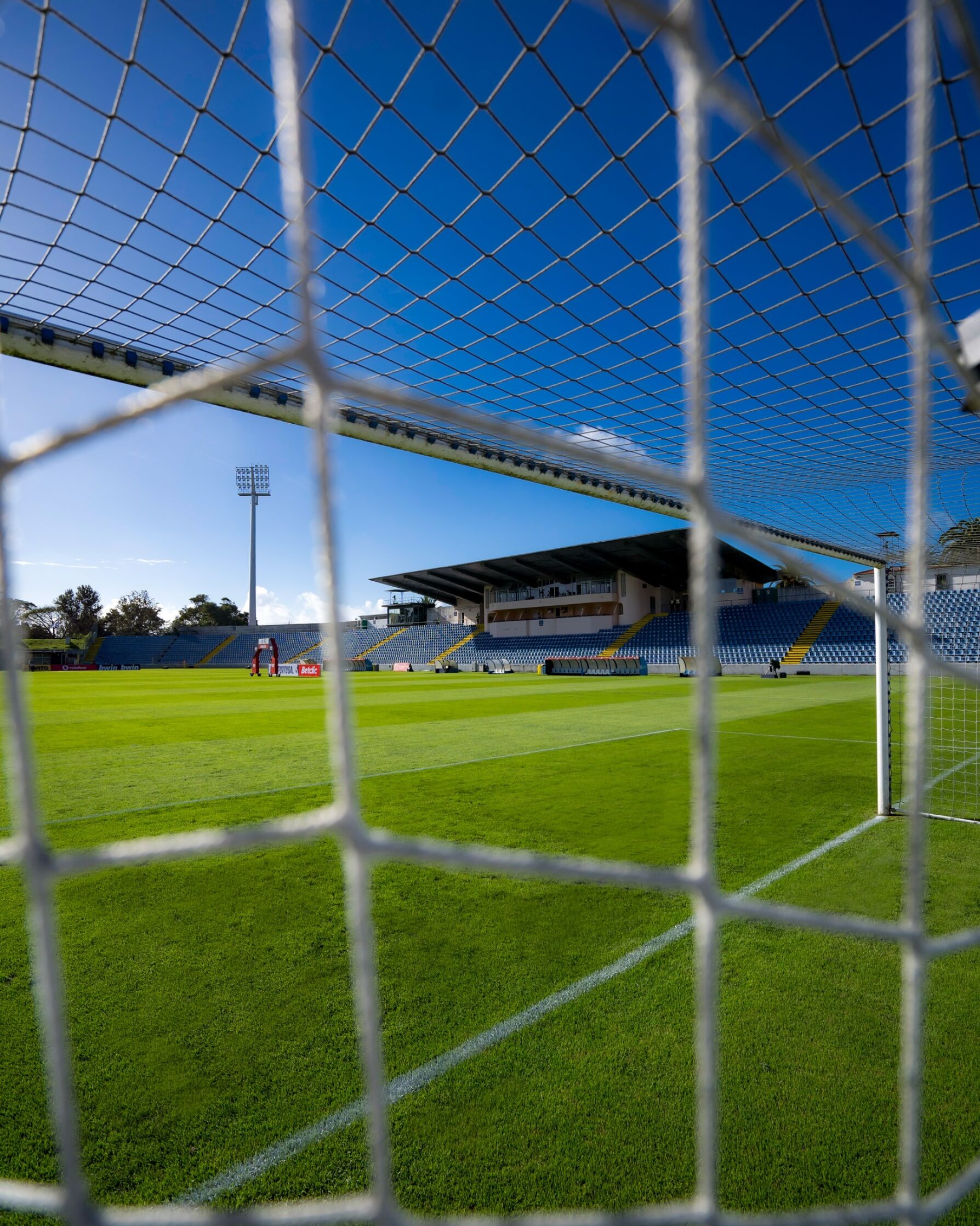 UEFA exige obras no estádio ao Santa Clara
