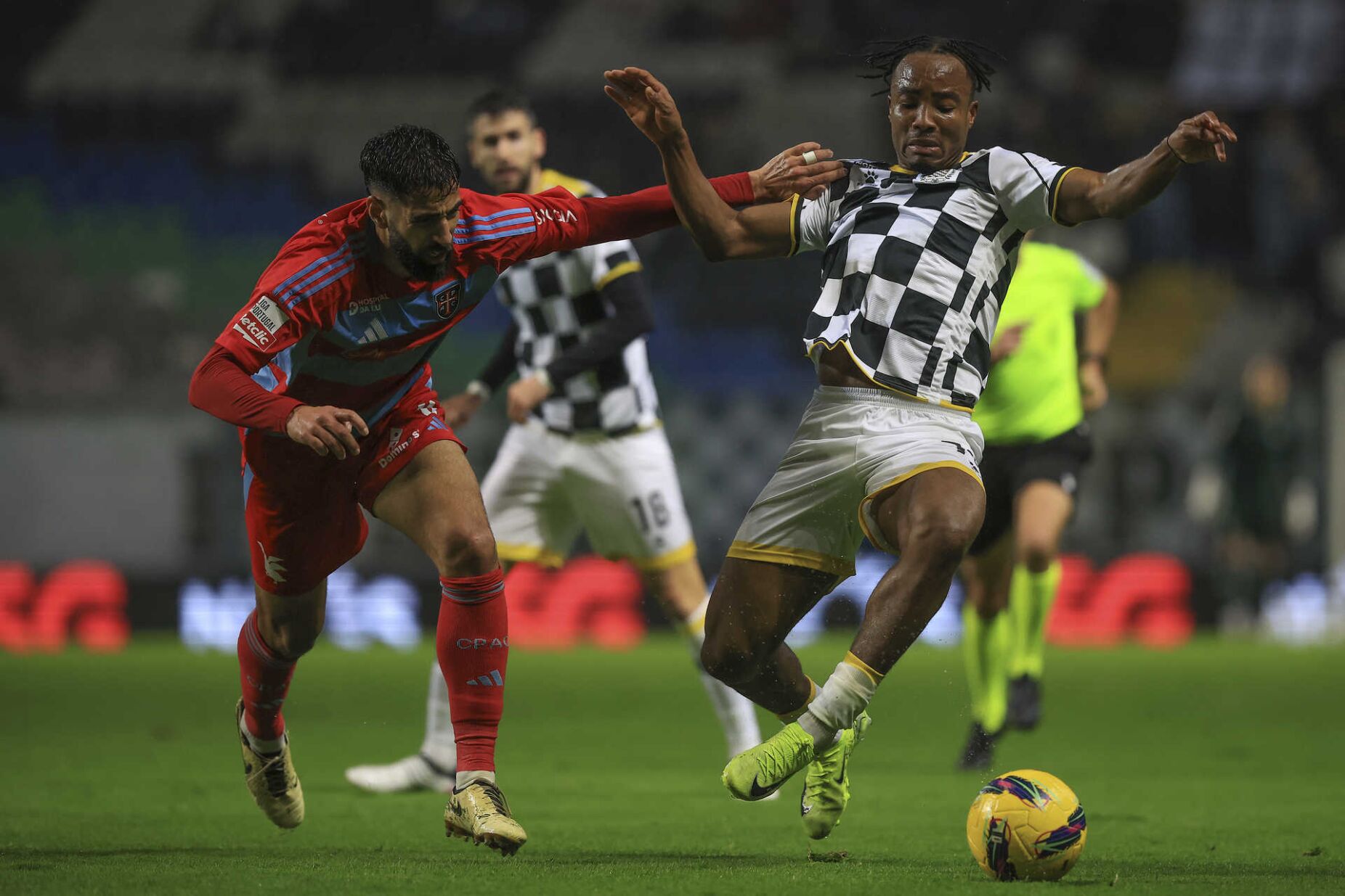 Olympiacos aguarda resposta do Boavista por Onyemaechi