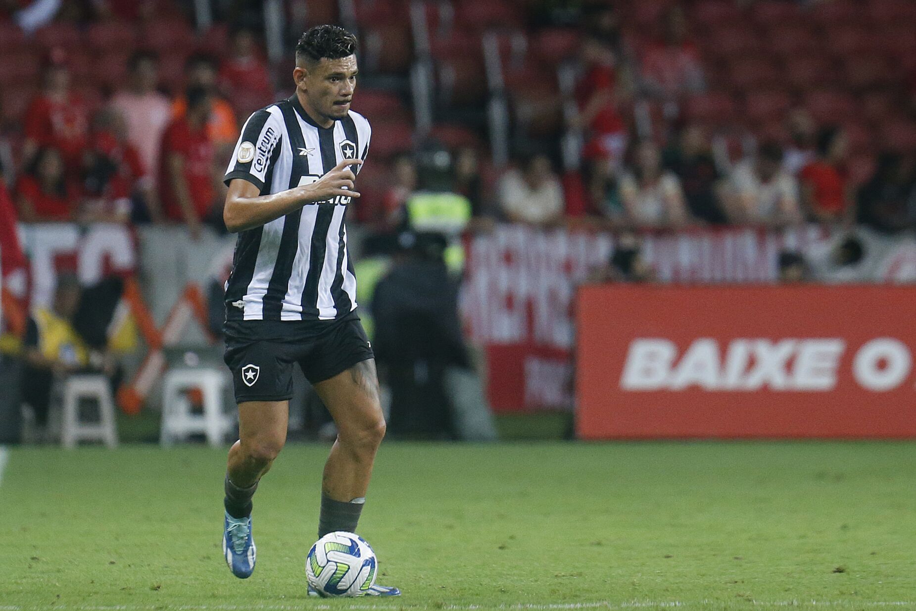 Tiquinho Soares, do Botafogo, é eleito melhor jogador do