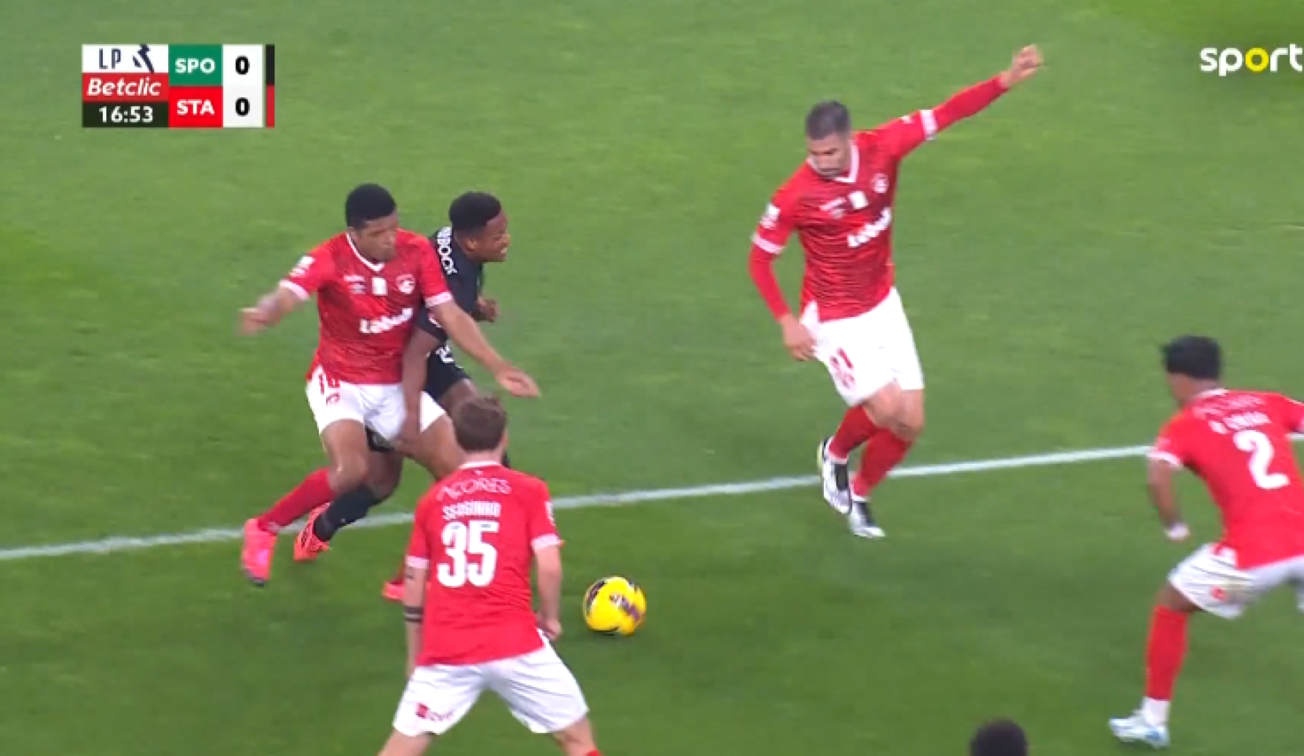 Tribunal O JOGO | Penálti por assinalar por falta de Vinícius sobre Geny Catamo?