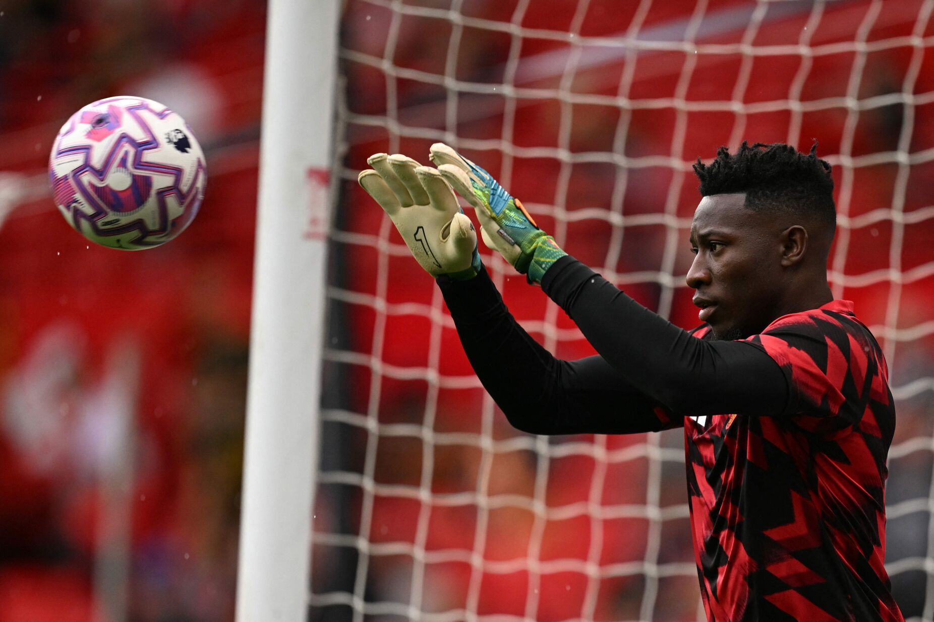 Fora das contas do Manchester United, Onana deve seguir para a Turquia