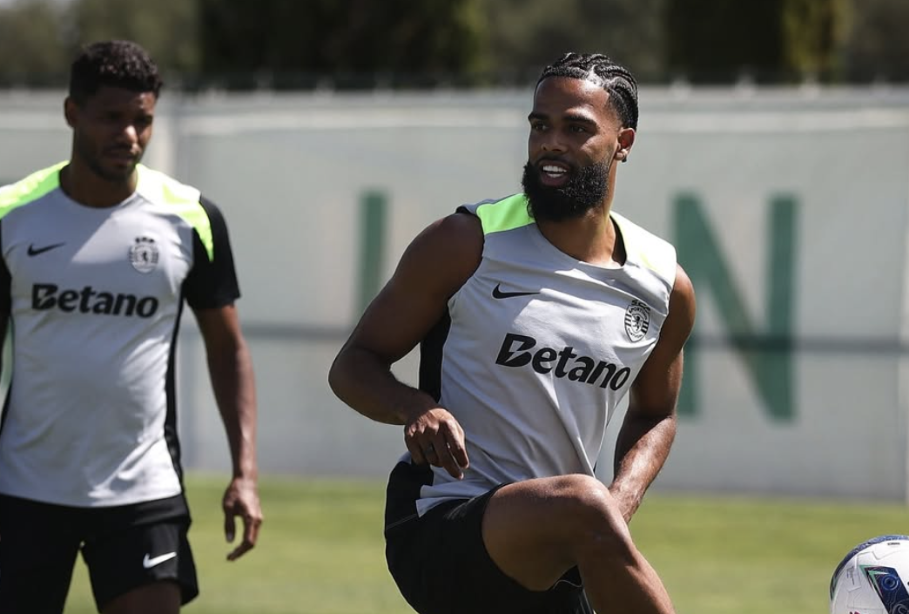 St. Juste esteve na porta de saída, mas deve continuar no Sporting