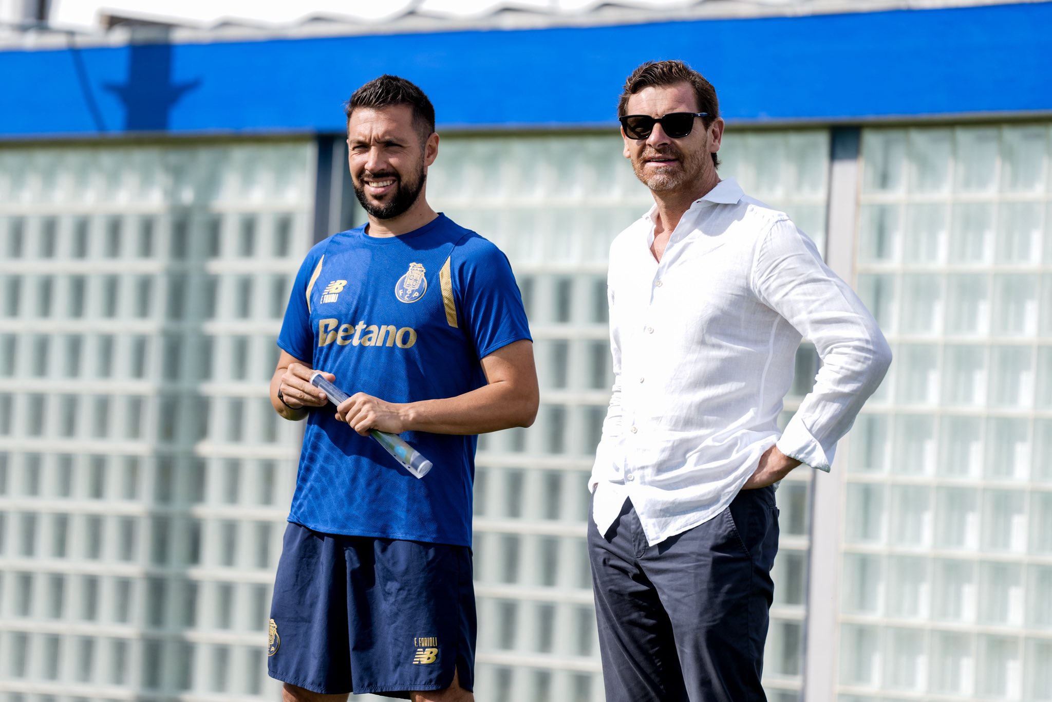 Farioli chama nove jovens ao treino do FC Porto e Villas-Boas atento no Olival
