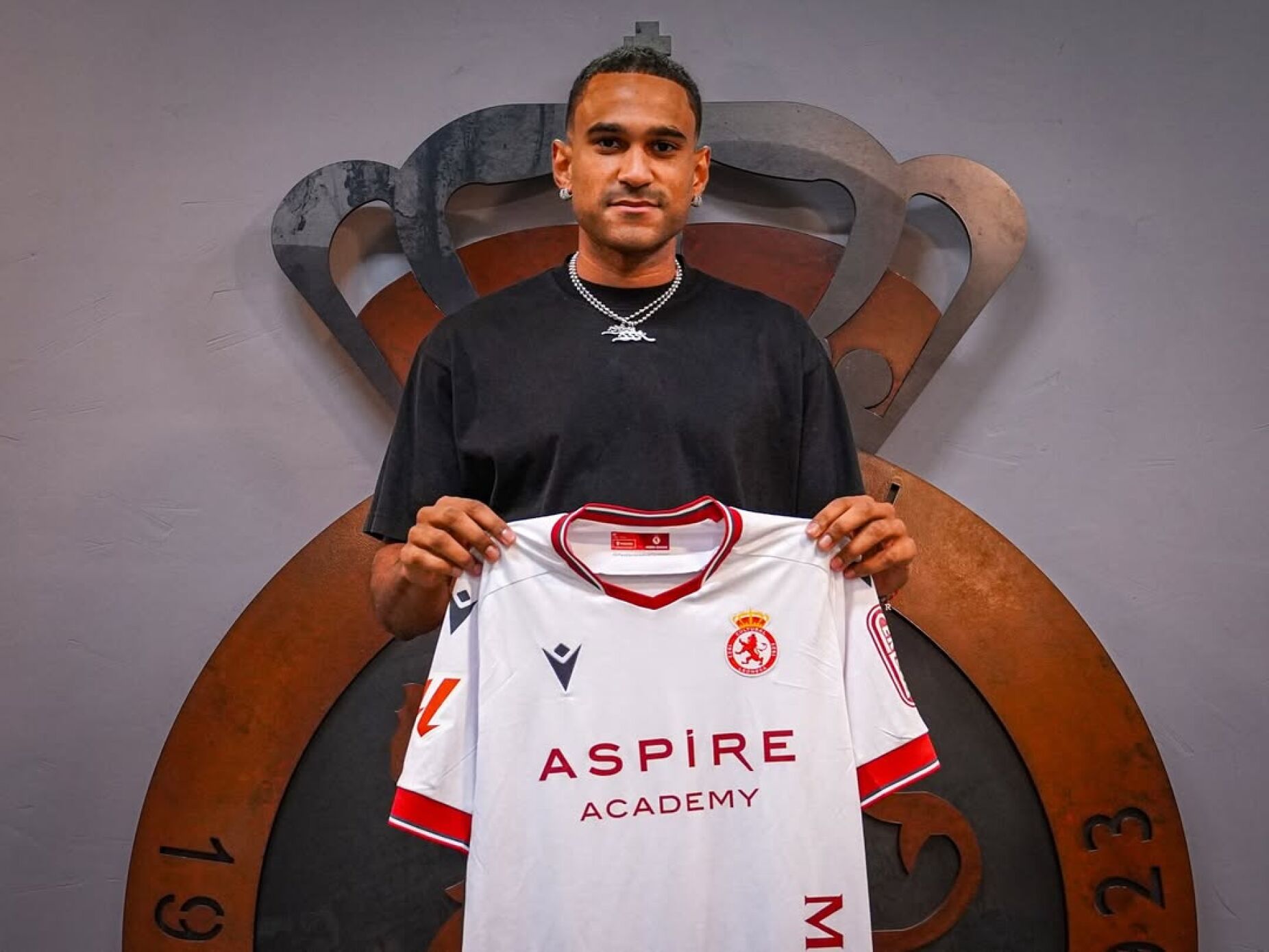 Ex-Gil Vicente Jordi Mboula assina pelo Cultural Leonesa