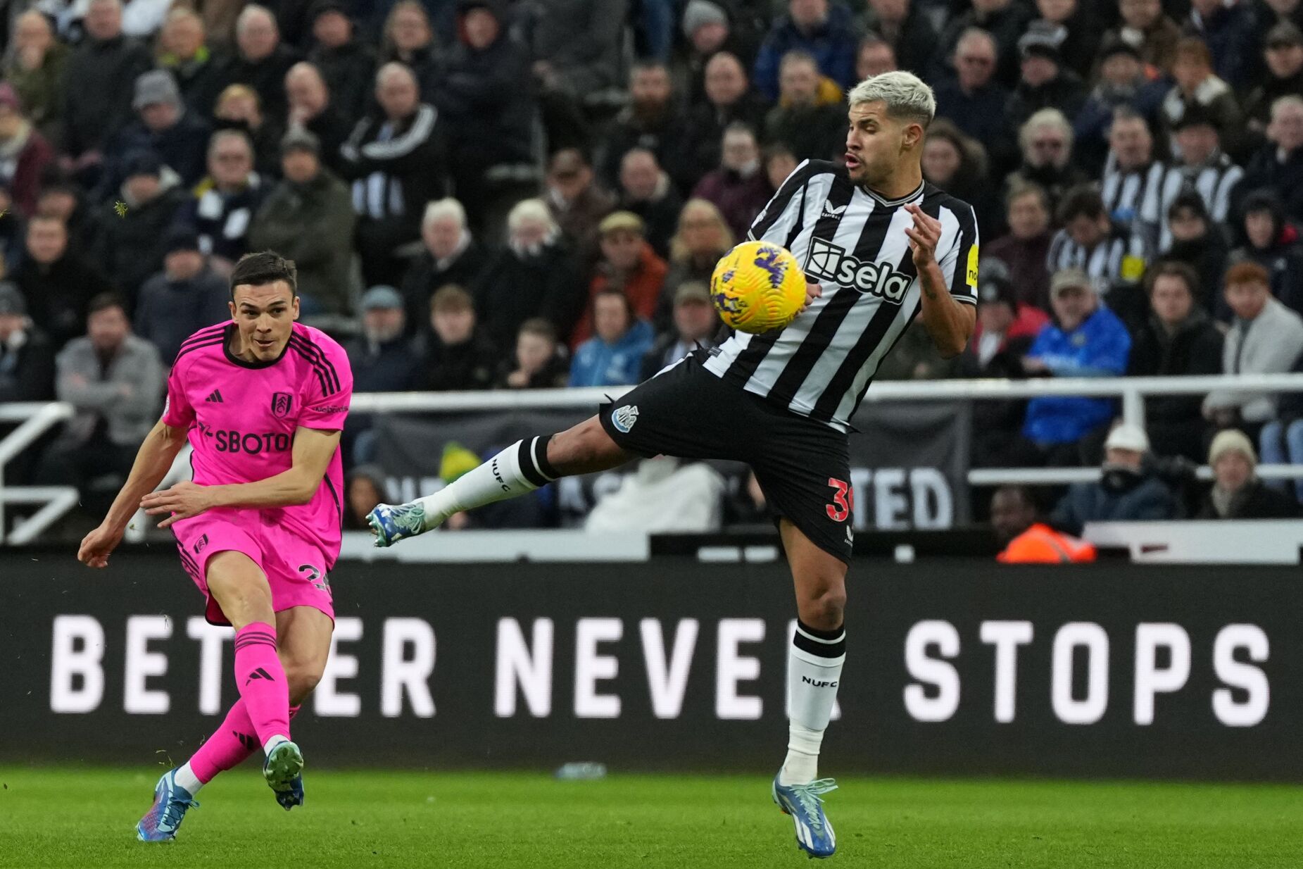 Liverpool faz apostas interessantes! Veja quem são os novos zagueiros do  clube