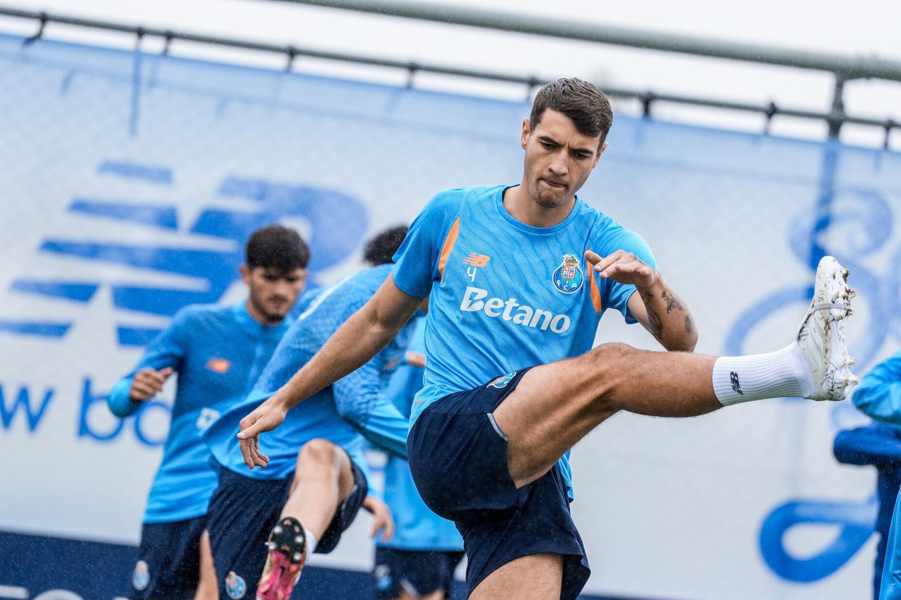 Kiwior fez o primeiro treino pelo FC Porto, seis jogadores lesionados