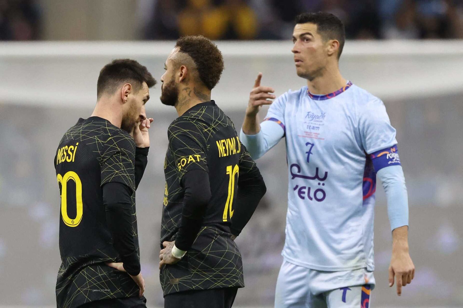 "Ronaldo e Messi? Não digo que estão a milhas, mas é impossível comparar"