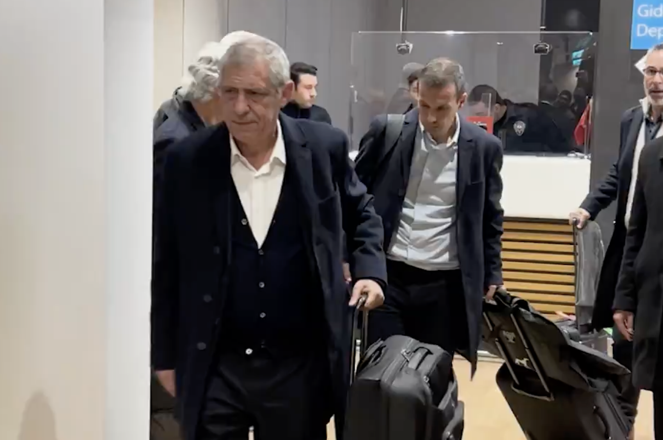 A Chegada De Fernando Santos à Turquia Para Treinar O Besiktas