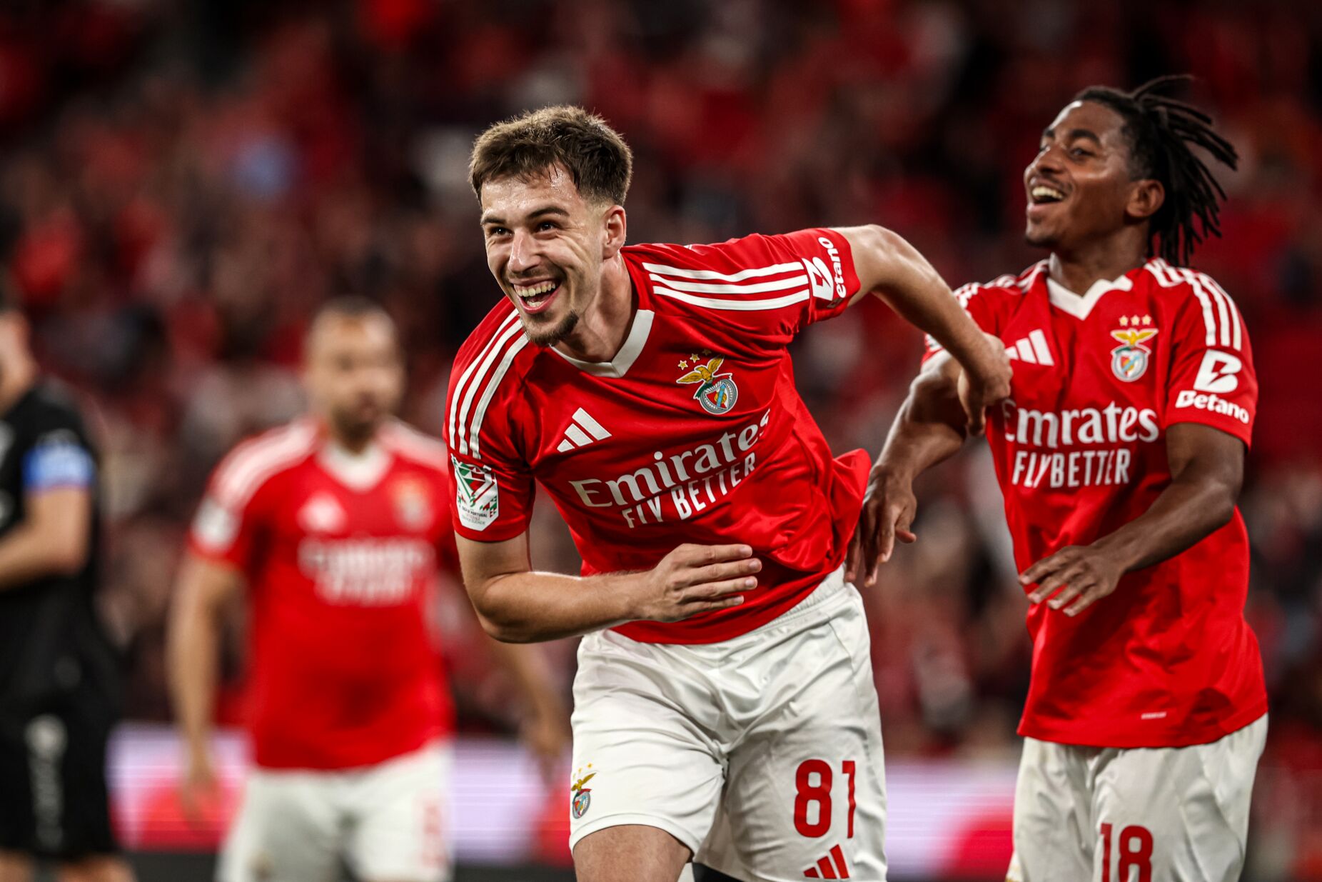 Benfica fecha empréstimo de Bajrami. Confira o destino do central