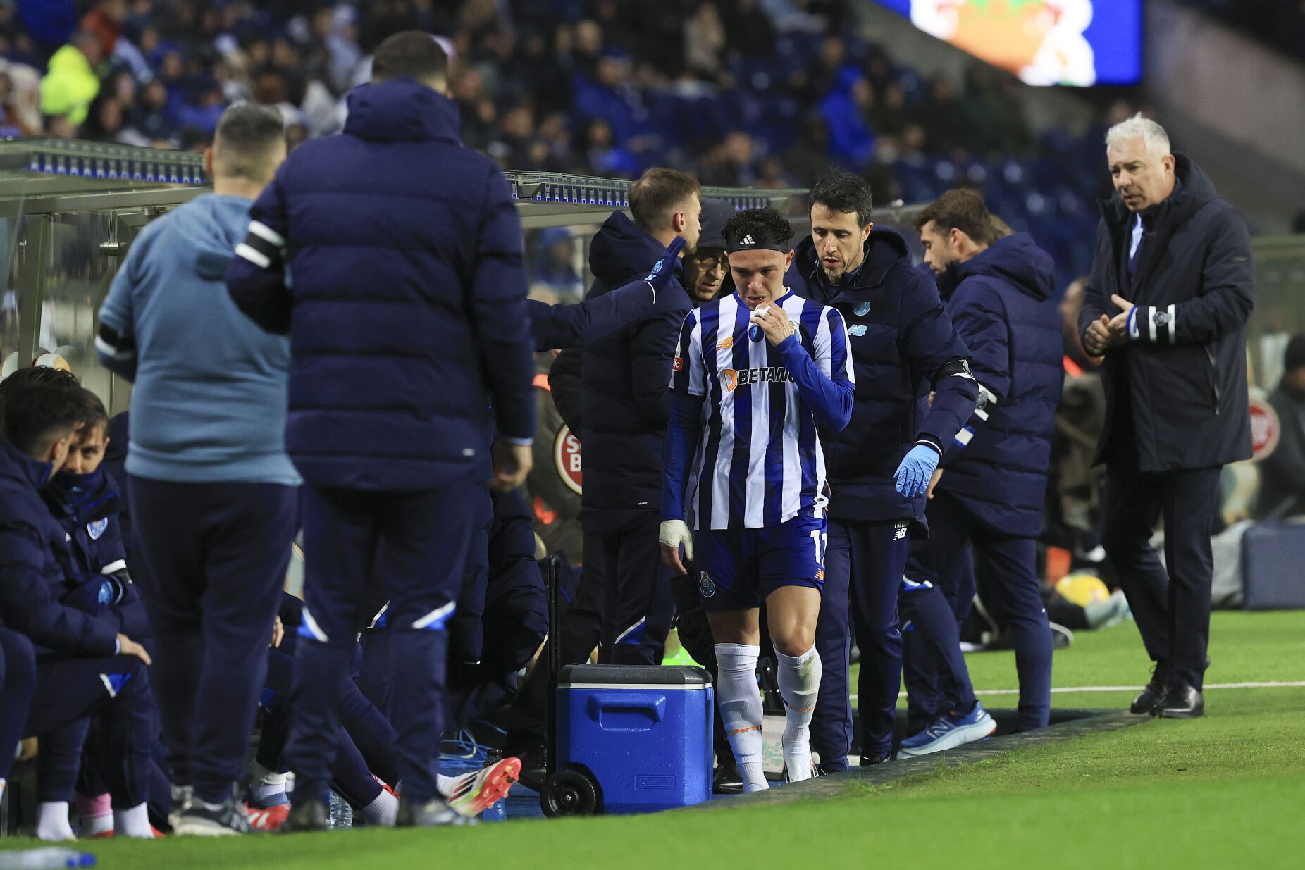 A reação de Pepê depois da lesão sofrida no jogo contra o V. Guimarães