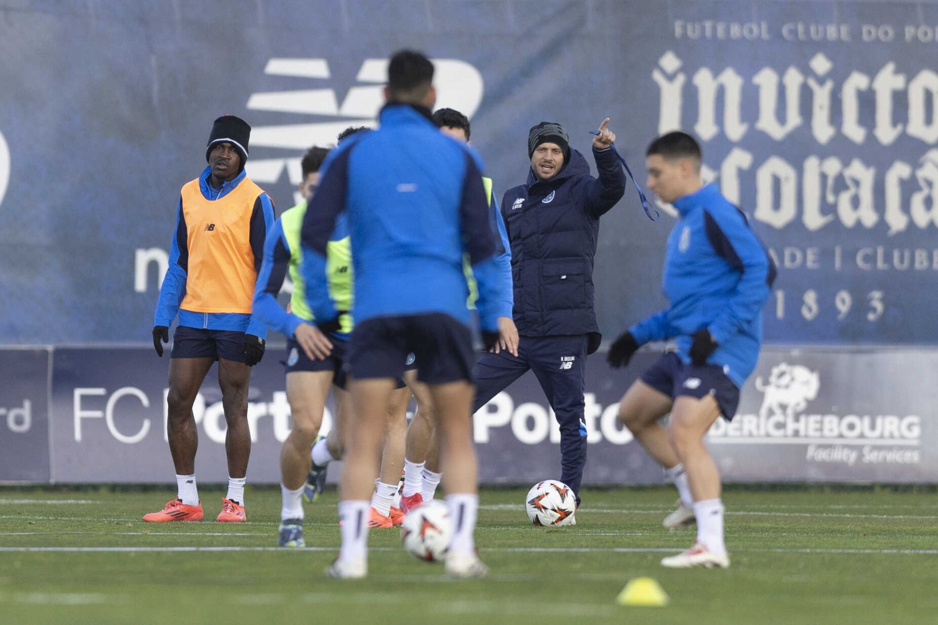 Anselmi ganha tempo para trabalhar no campo: nova pré-época "arranca" este domingo