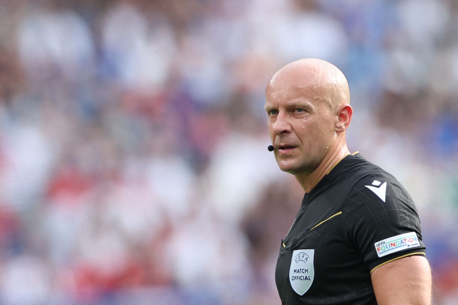 Árbitro do Inter-Barcelona desmente declarações a ridicularizar as queixas dos catalães