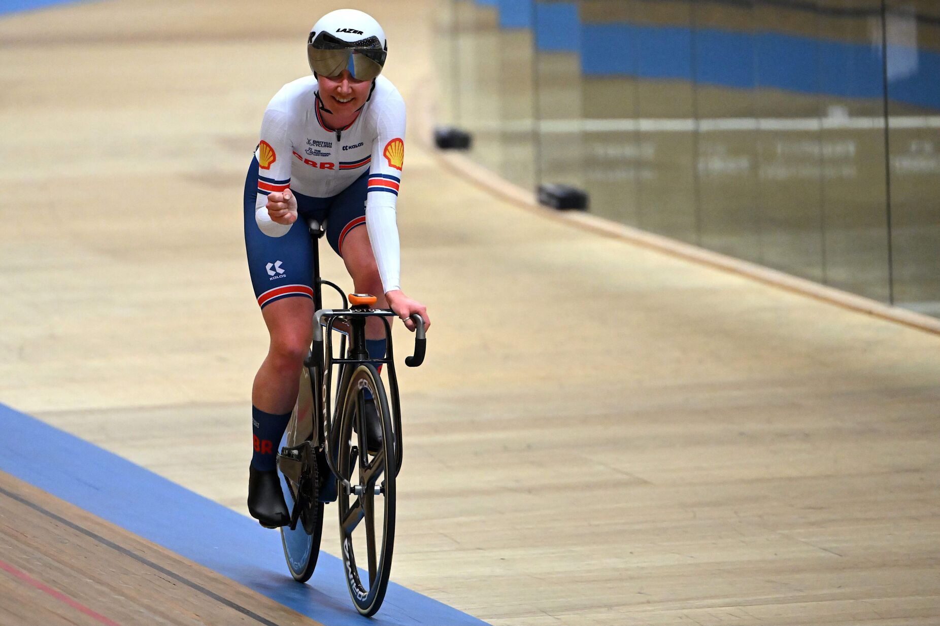 Bicampeã de ciclismo de pista fora dos Jogos: "Tropecei num degrau..."