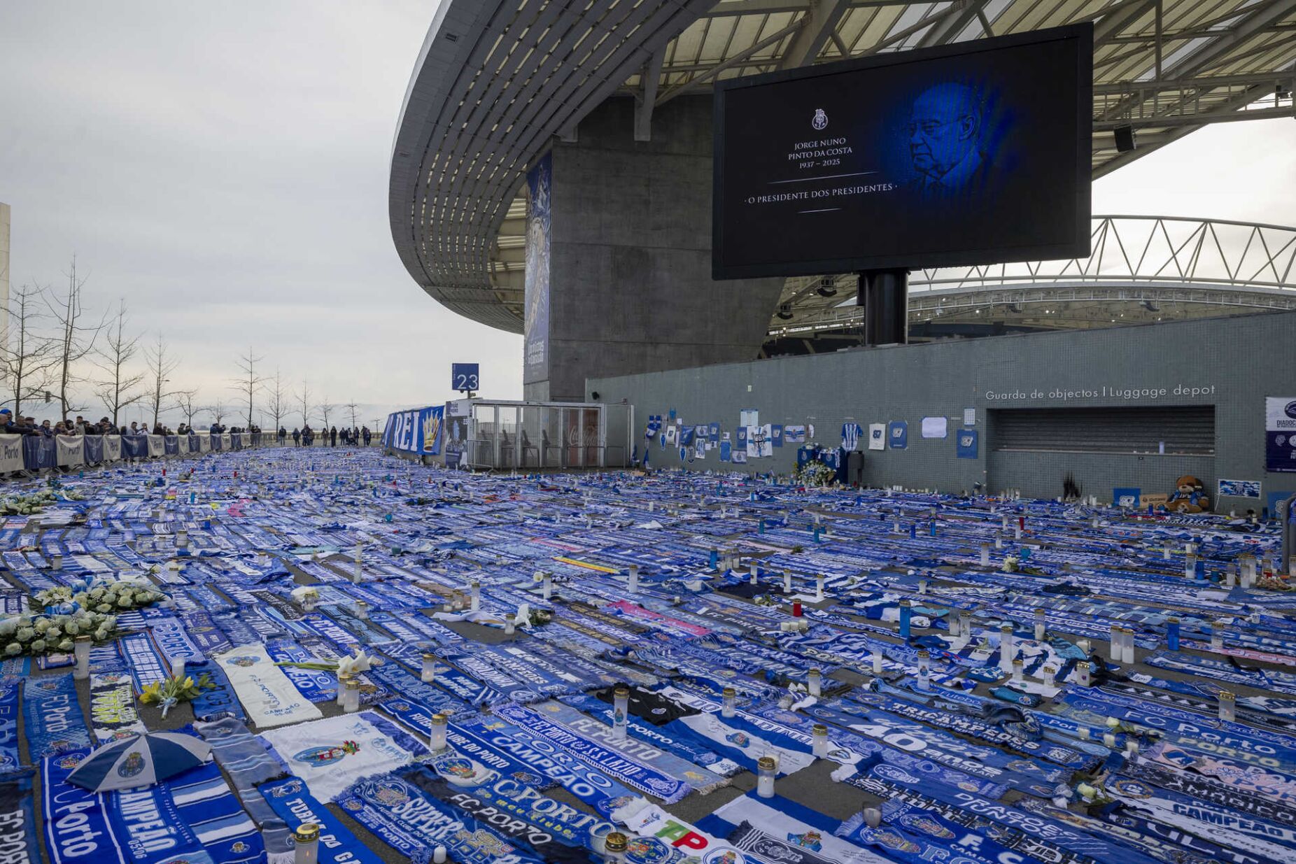 Já se sabe o que vai acontecer ao memorial a Pinto da Costa