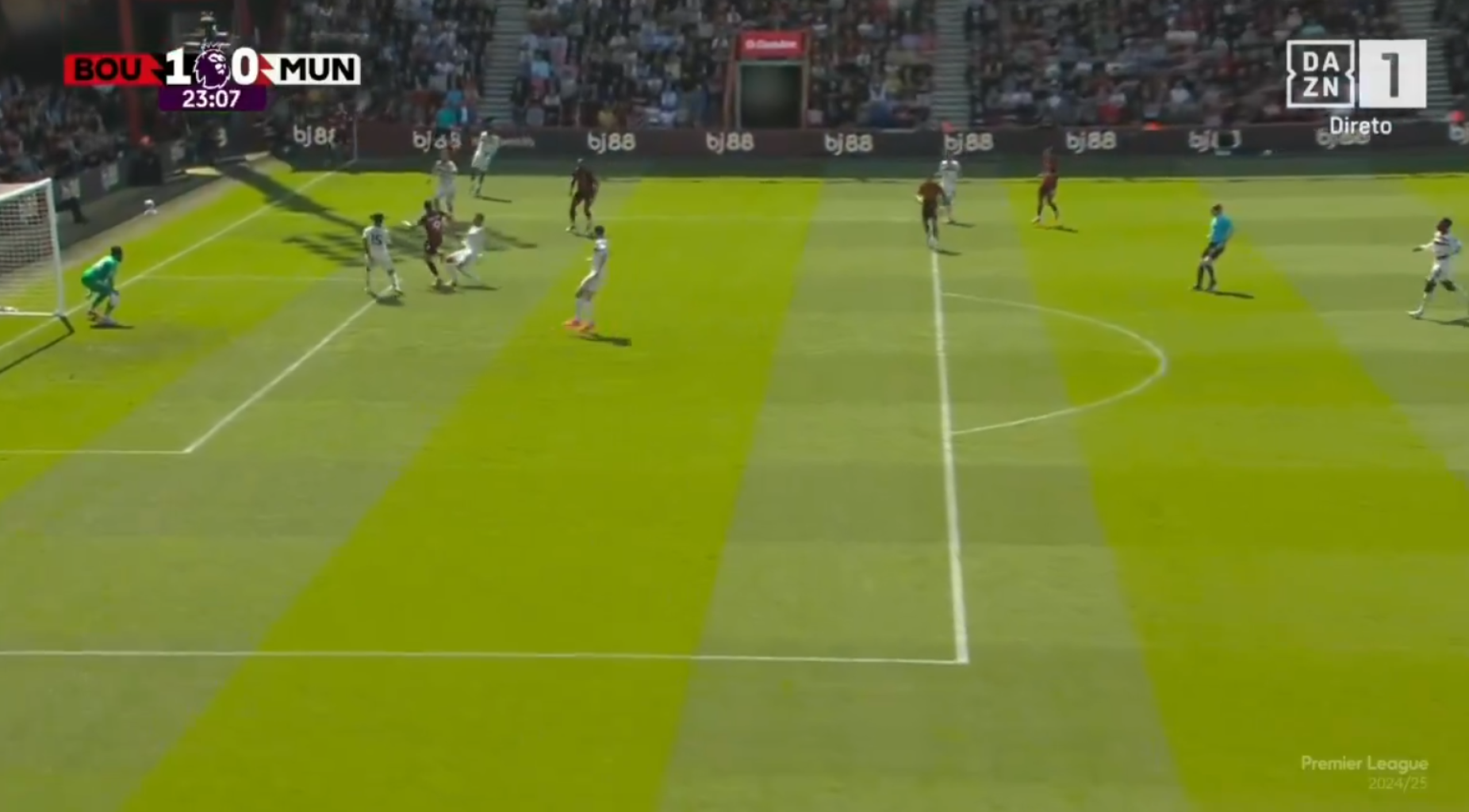 Veja a classe de Evanilson neste golo do Bournemouth frente ao United