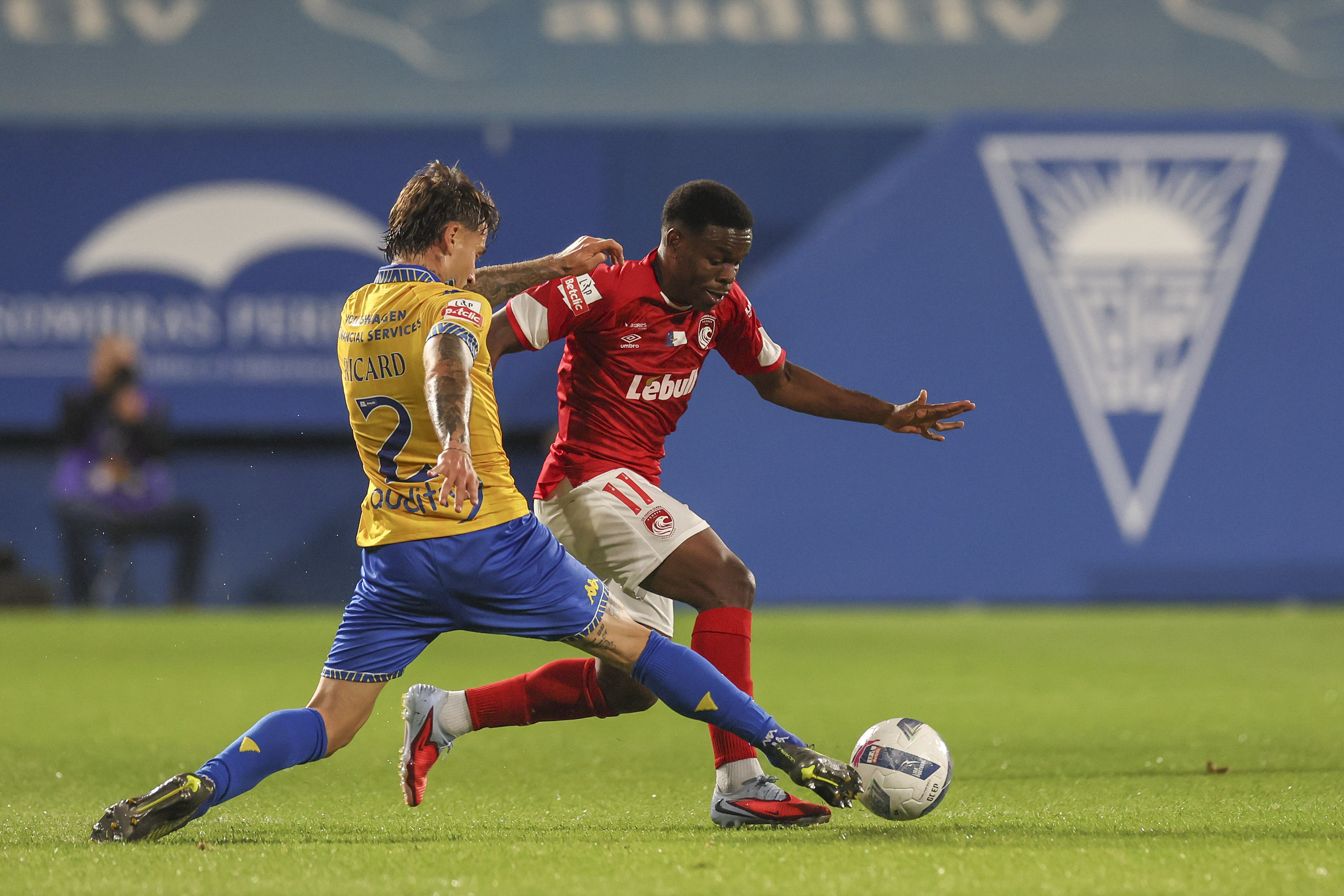 Santa Clara estreia-se a vencer na I Liga e deixa o Estoril ainda em jejum