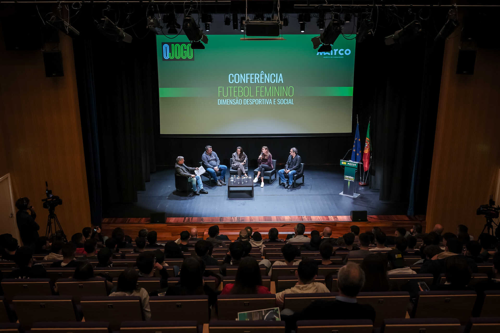 Como potenciar a visibilidade do futebol feminino em Portugal? ·