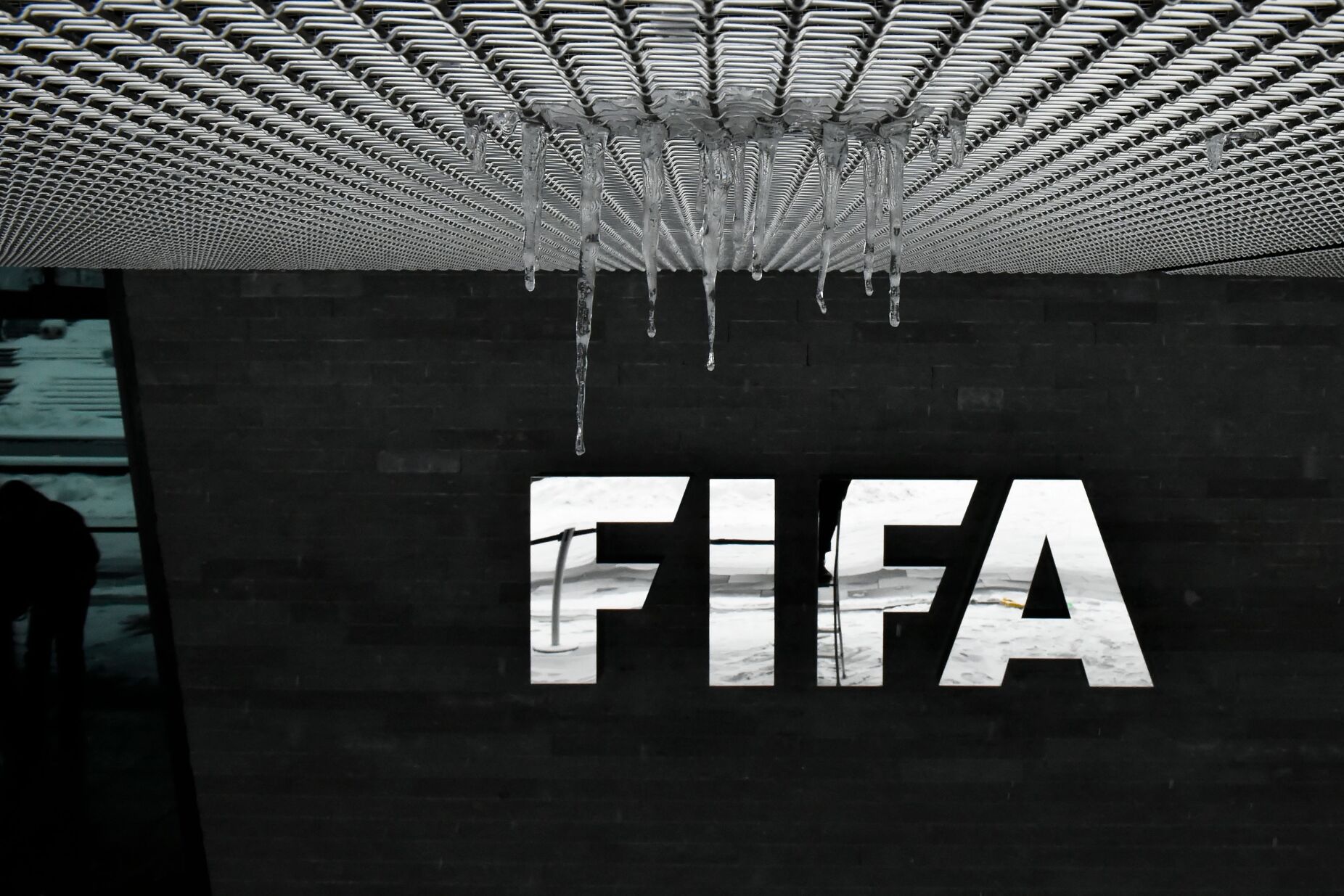 FIFA revela quem são os 16 ex-jogadores que integram o painel de combate ao racismo
