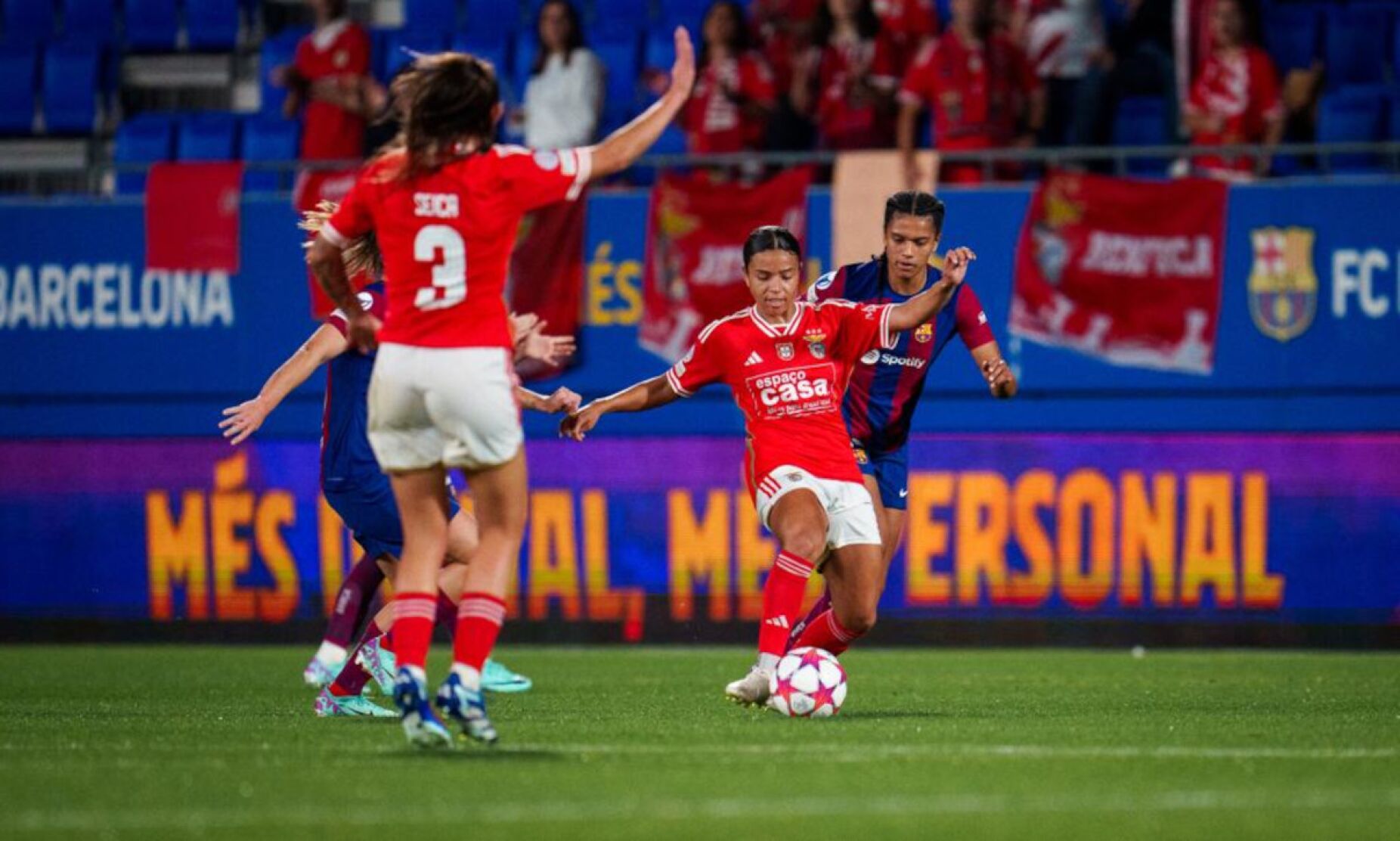 Benfica arranca Champions feminina da pior forma: goleado em Barcelona