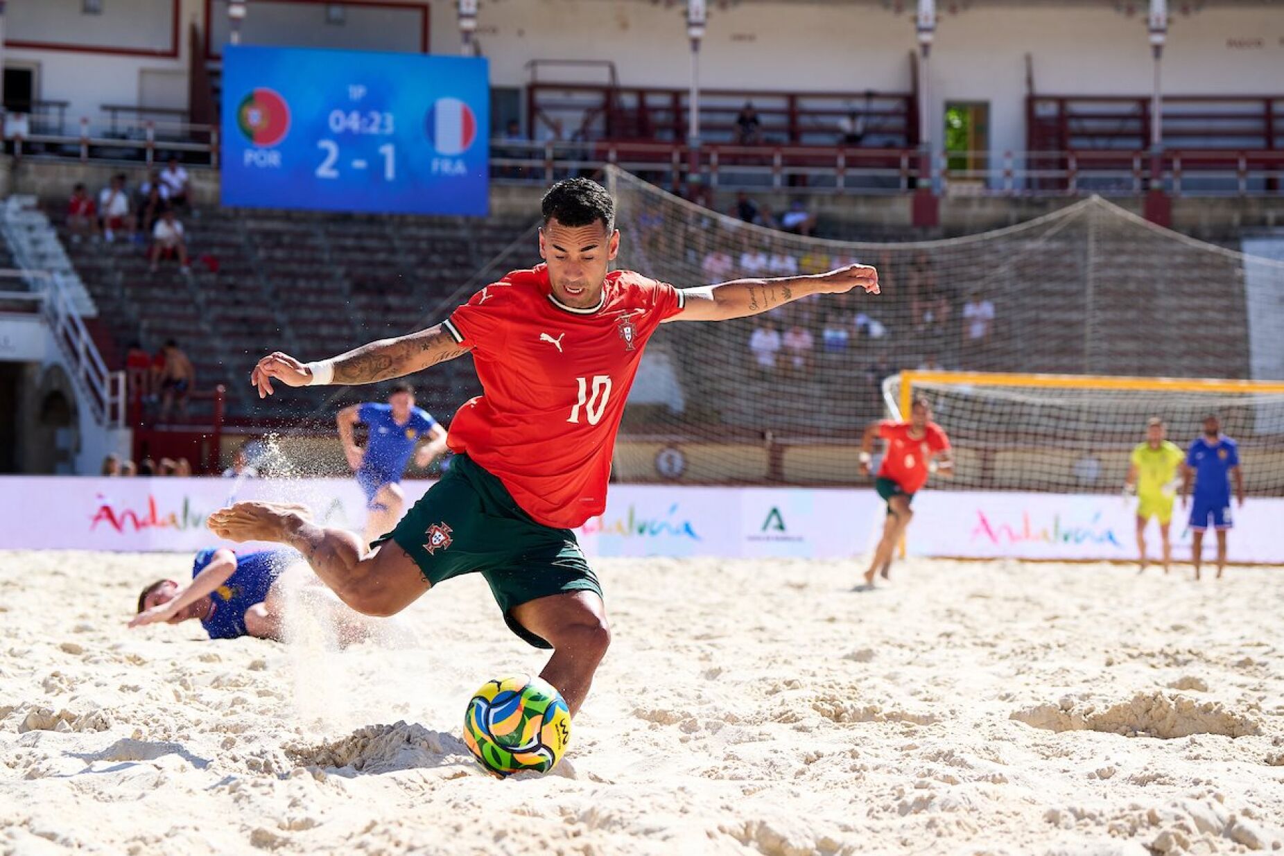 Portugal derrotado na segunda jornada da Liga Europeia de futebol de praia